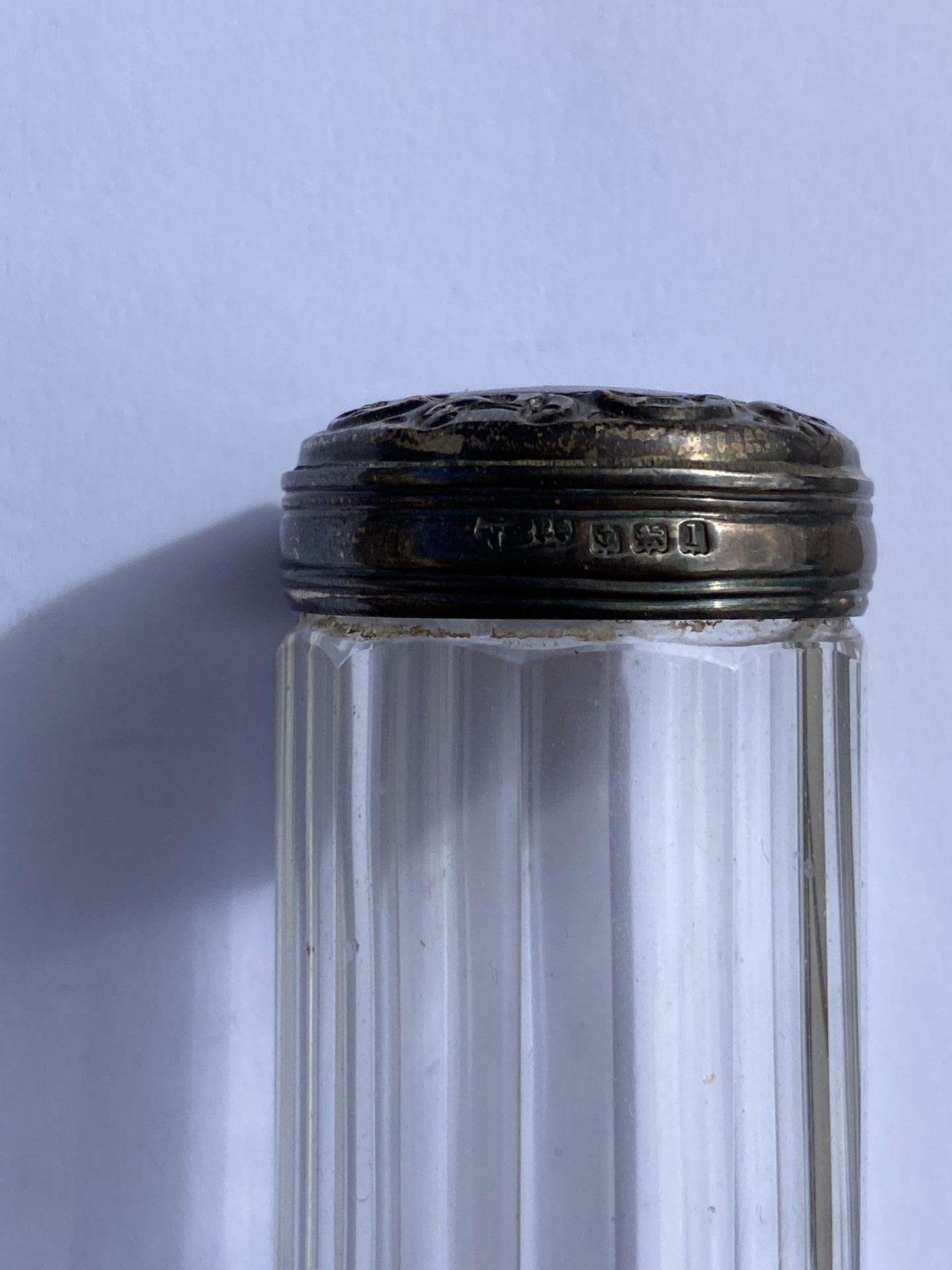 A GROUP OF THREE SILVER TOPPED DRESSING TABLE POTS, 2 X 1910 AND 1 X 1924, HEIGHT OF TALLEST 16 - Image 4 of 4