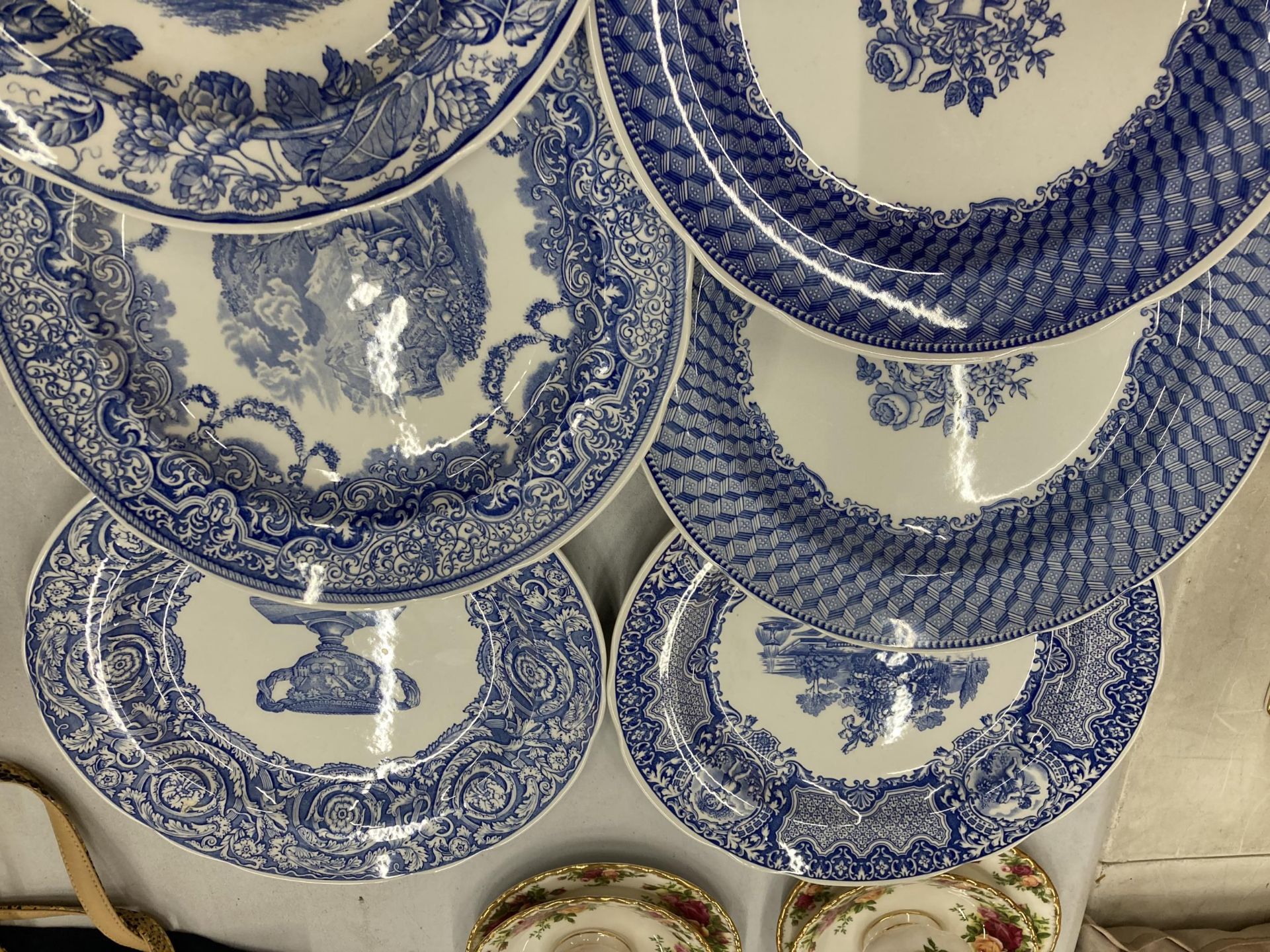 A COLLECTION OF 'THE SPODE BLUE ROOM' CABINET PLATES - 8 IN TOTAL - Image 4 of 6
