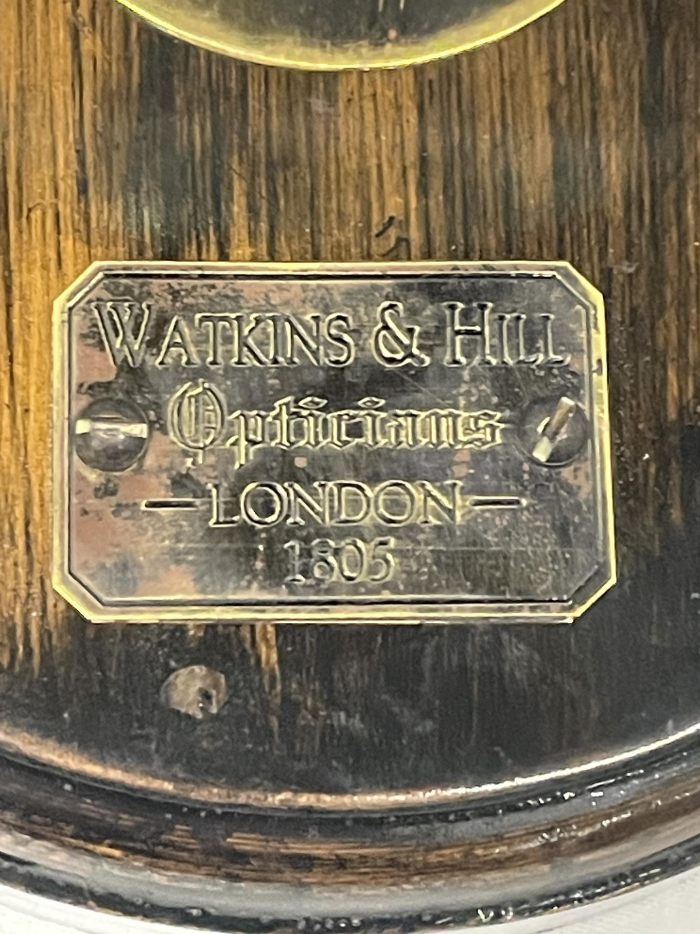 A WATKINS AND HILL MAGNIFYING GLASS ON WOODEN BASE - Bild 3 aus 3
