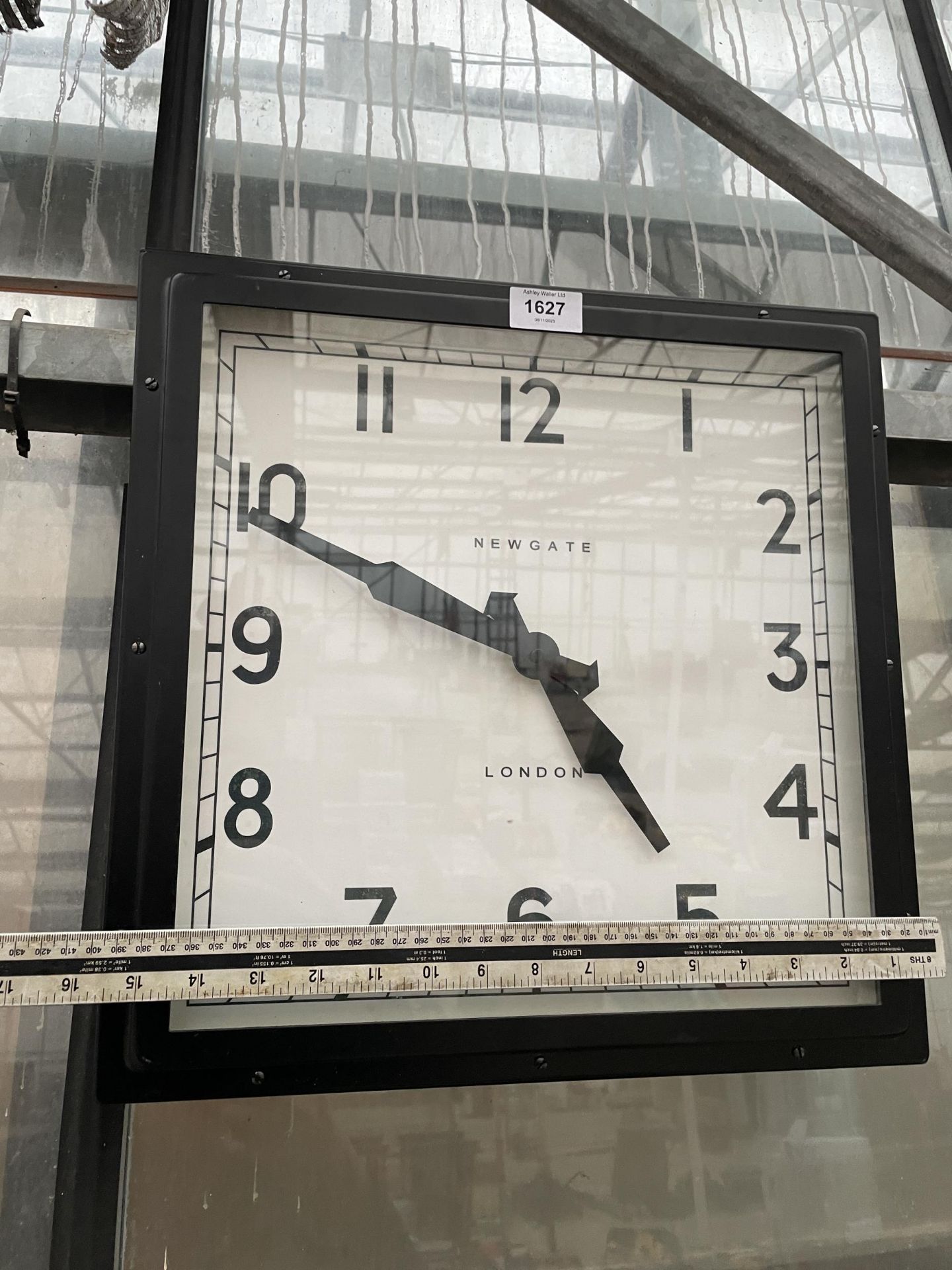 A RETRO STYLE NEWGATE LONDON WALL CLOCK - Image 2 of 3