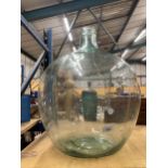 A VERY LARGE VINTAGE GLASS CARBOY BOTTLE, HEIGHT APPROX 60CM, DIAMETER AT THE MIDDLE APPROX 40CM