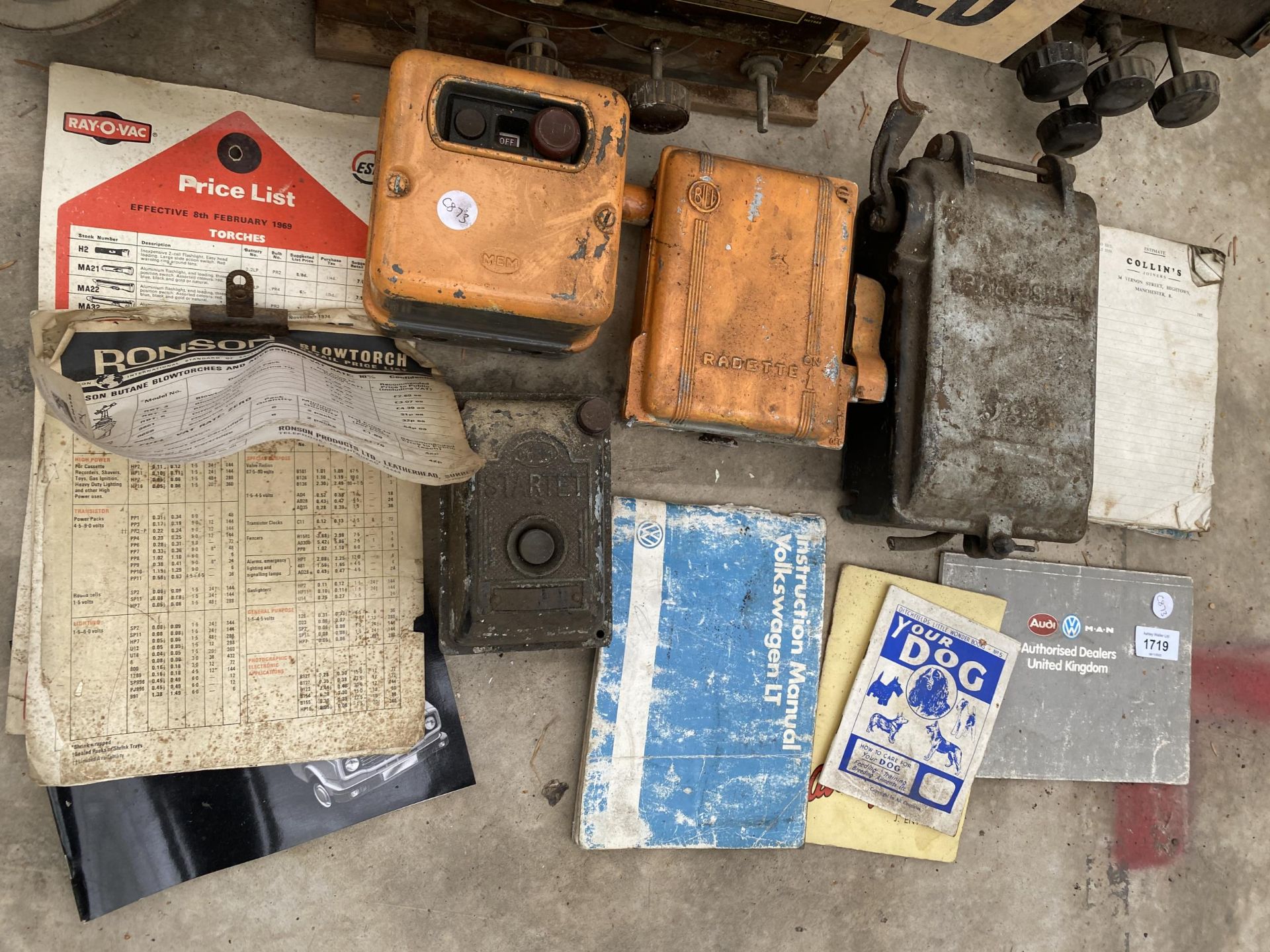 AN ASSORTMENT OF ELECTRIC SWITCH BOXES AND MANUALS ETC - Image 3 of 3