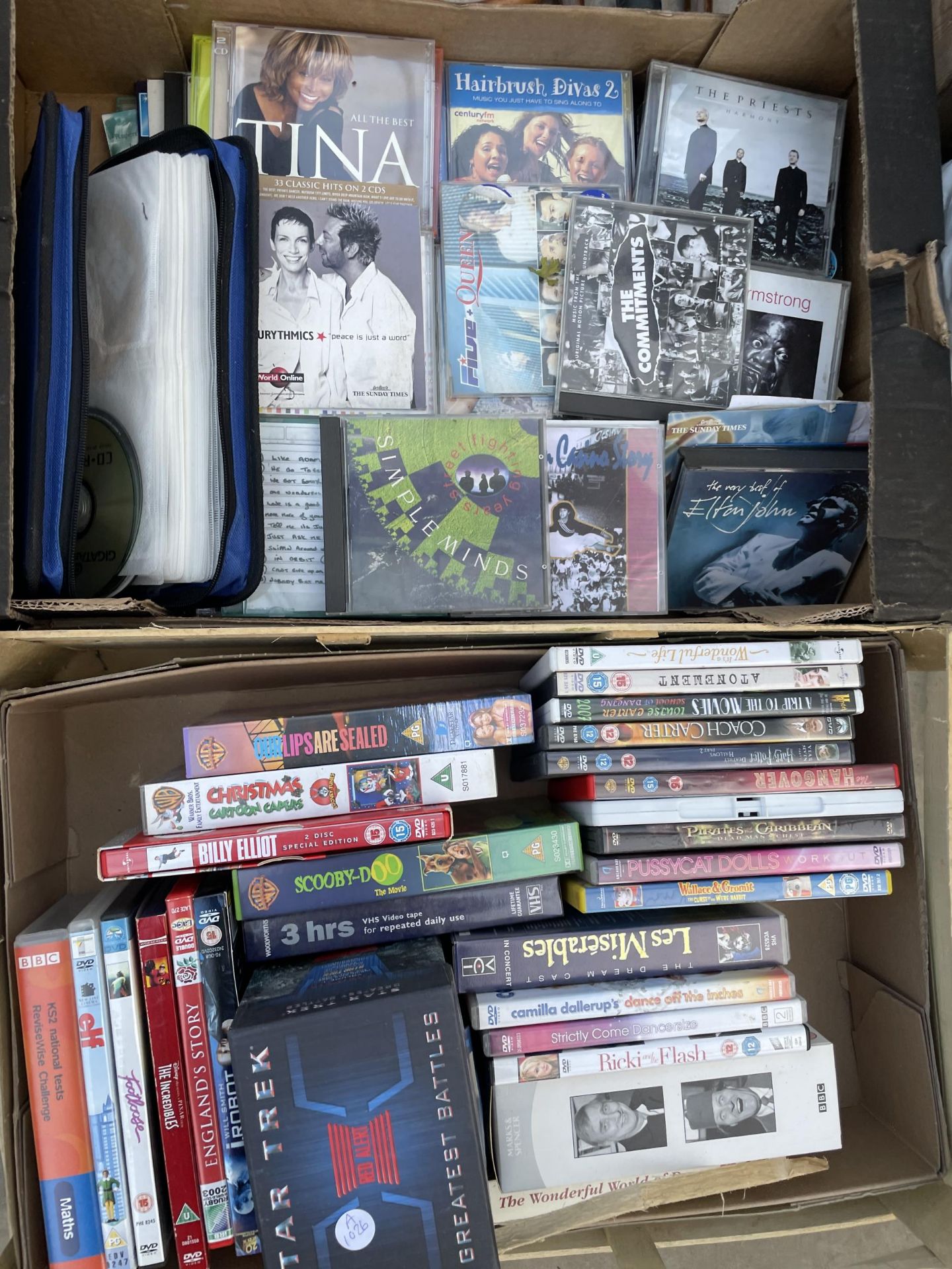 A LARGE ASSORTMENT OF DVDS - Bild 2 aus 3