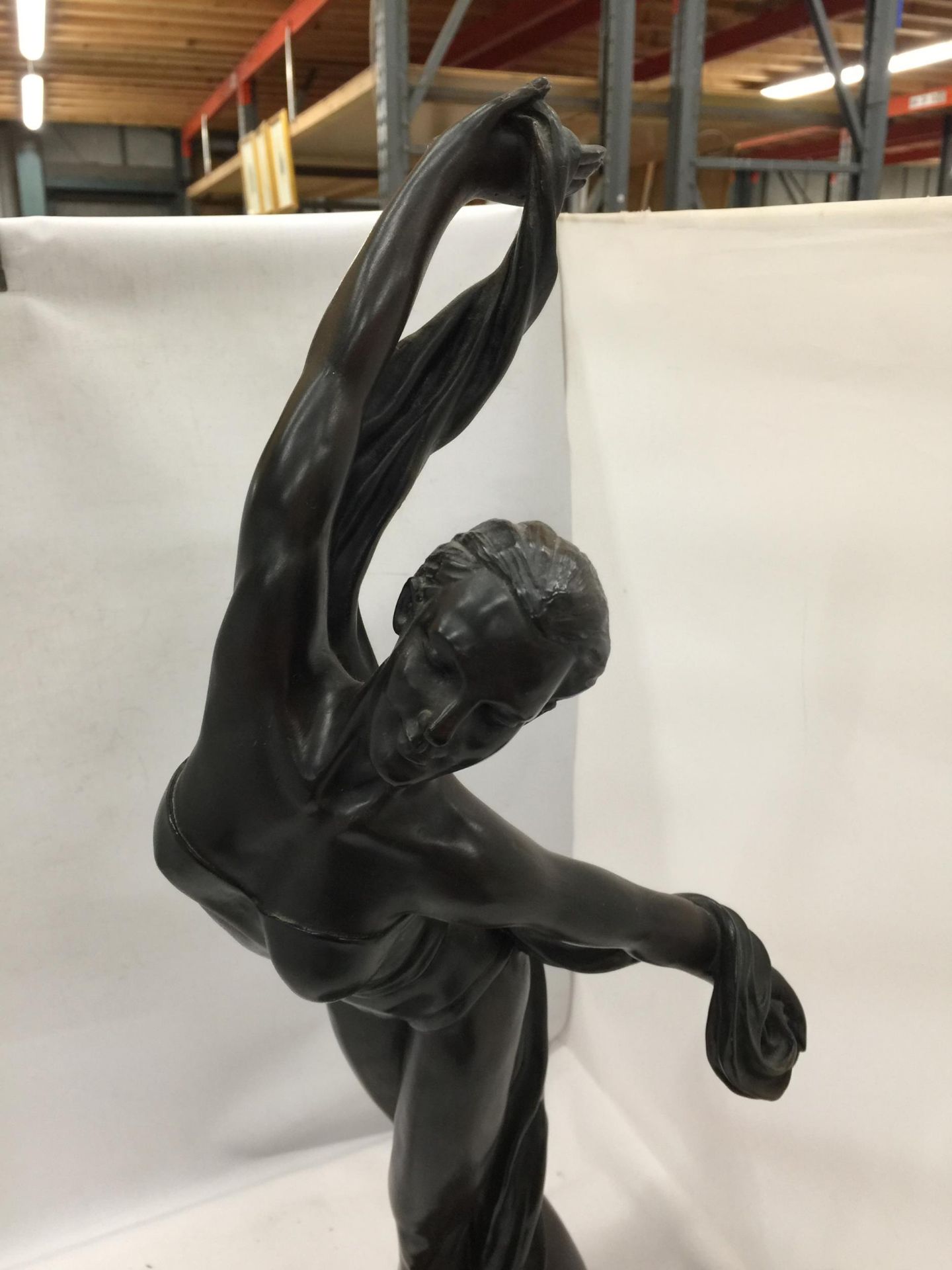 A LARGE RESIN MODEL OF A FEMALE DANCER - Image 2 of 4