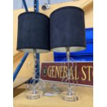 A PAIR OF MODERN TABLE LAMPS WITH CIRCULAR GLASS DESIGN BASE AND SHADES, HEIGHT TO BULB FITTING 36CM