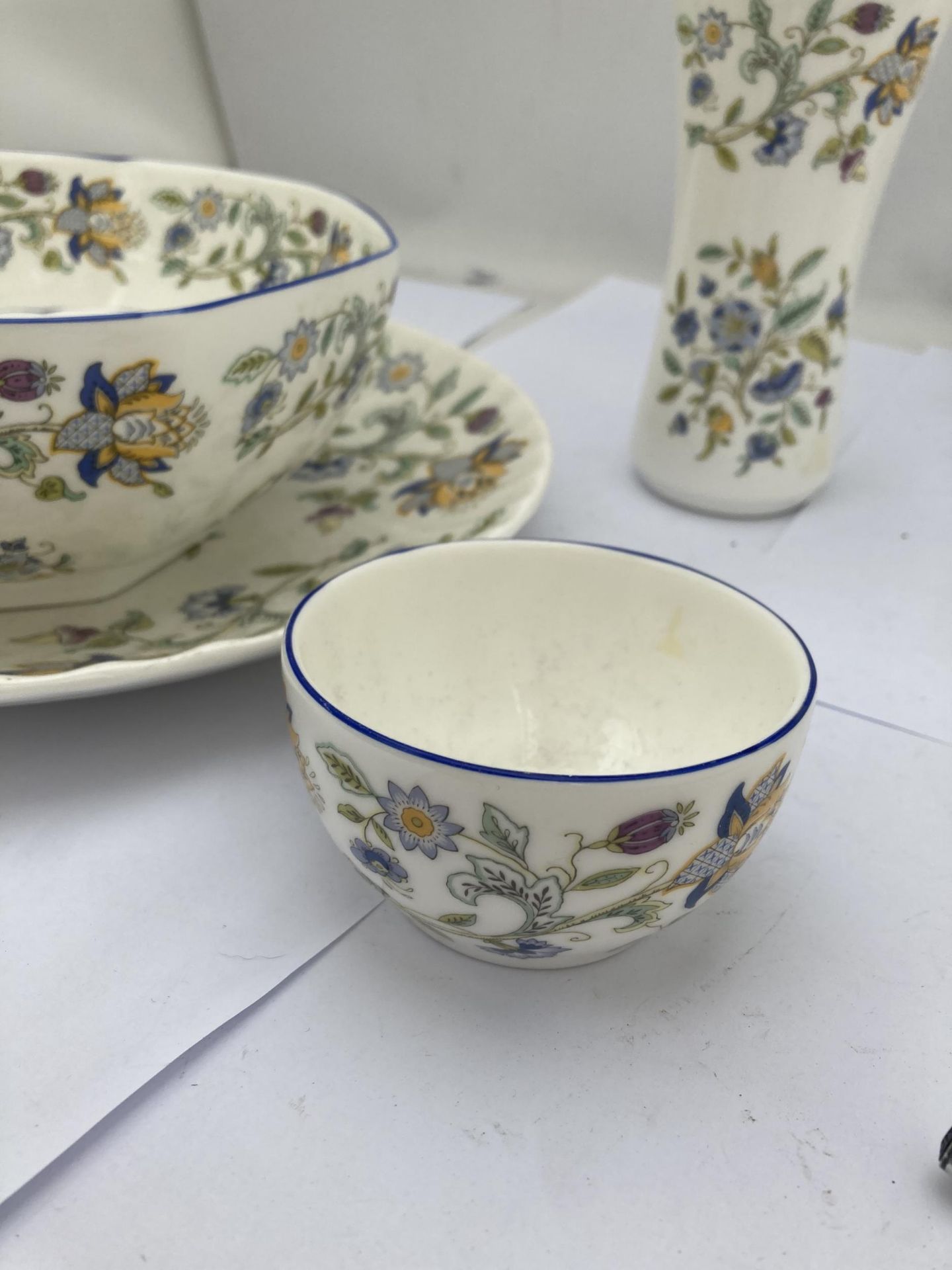 A GROUP OF MINTON HADDON HALL BLUE ITEMS - FRUIT BOWL ETC - Image 4 of 7