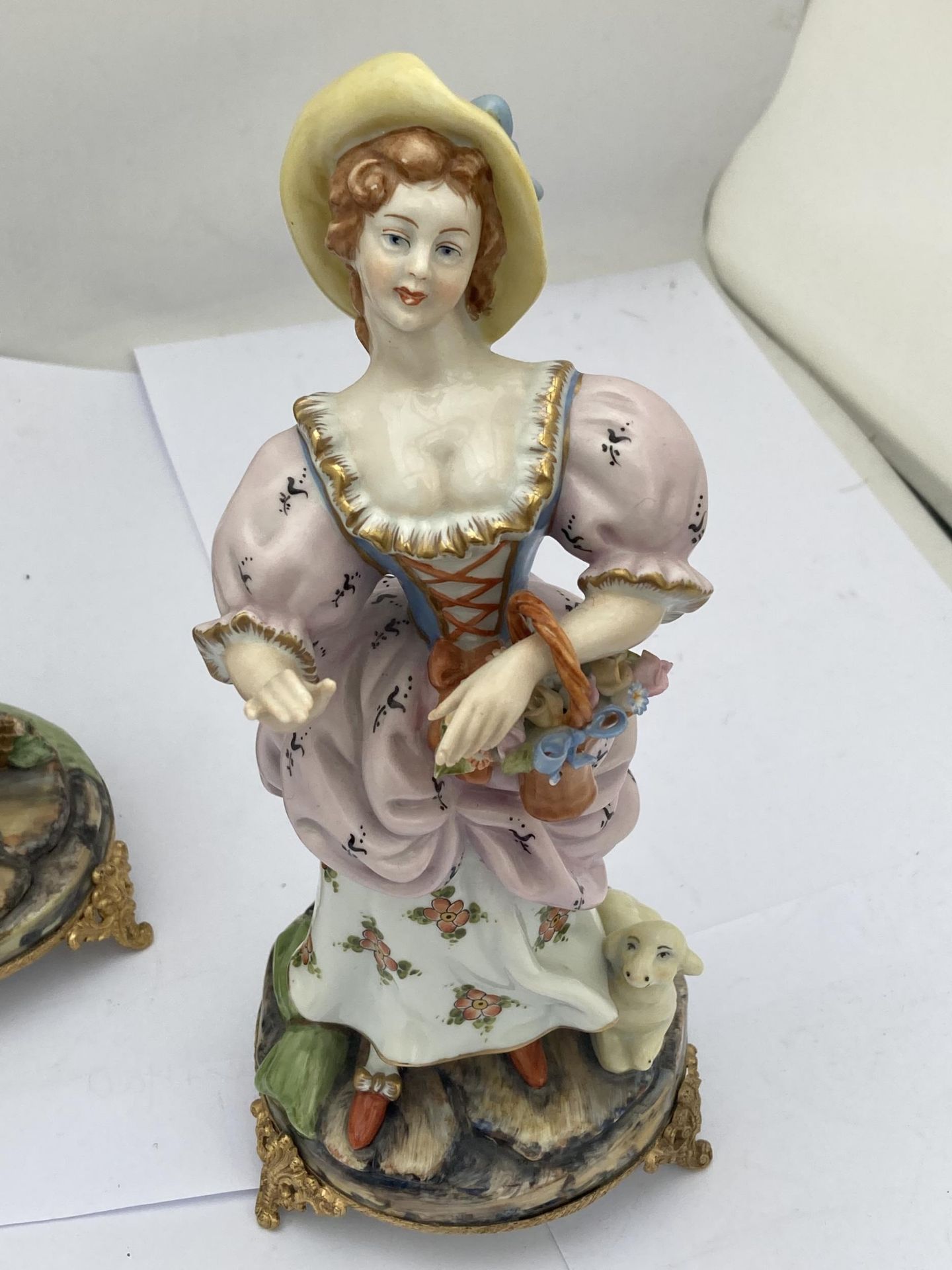 A PAIR OF CAPODIMONTE ITALIAN FIGURES OF A BOY AND GIRL, NUMBERED 2034 & 2035 ON GILT METAL BASES - Image 3 of 5