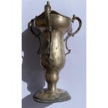 A GEORGE V 1919 TRI HANDLED SILVER TROPHY CUP, HEIGHT 18.5 CM, GROSS WEIGHT 213 GRAMS