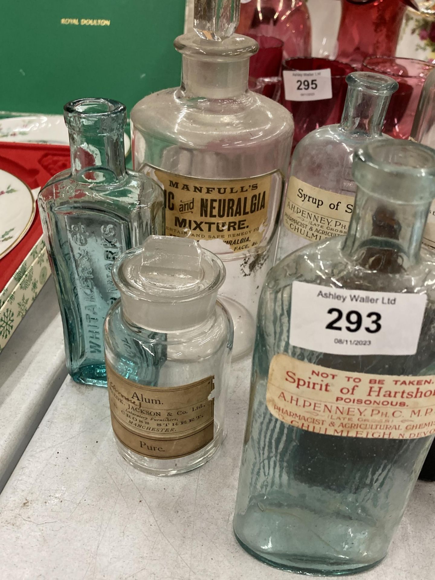 A COLLECTION OF VINTAGE GLASS MEDICINE BOTTLES ETC - Image 3 of 3