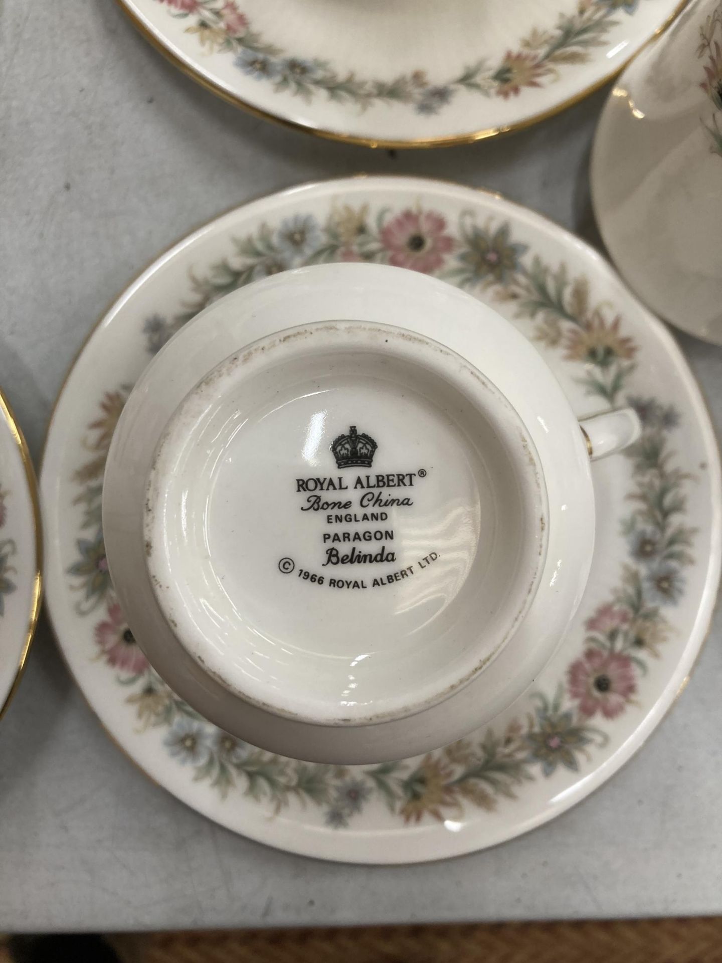 A COLLECTION OF ROYAL ALBERT BELINDA PATTERN CUPS AND SAUCERS ETC - Image 3 of 3