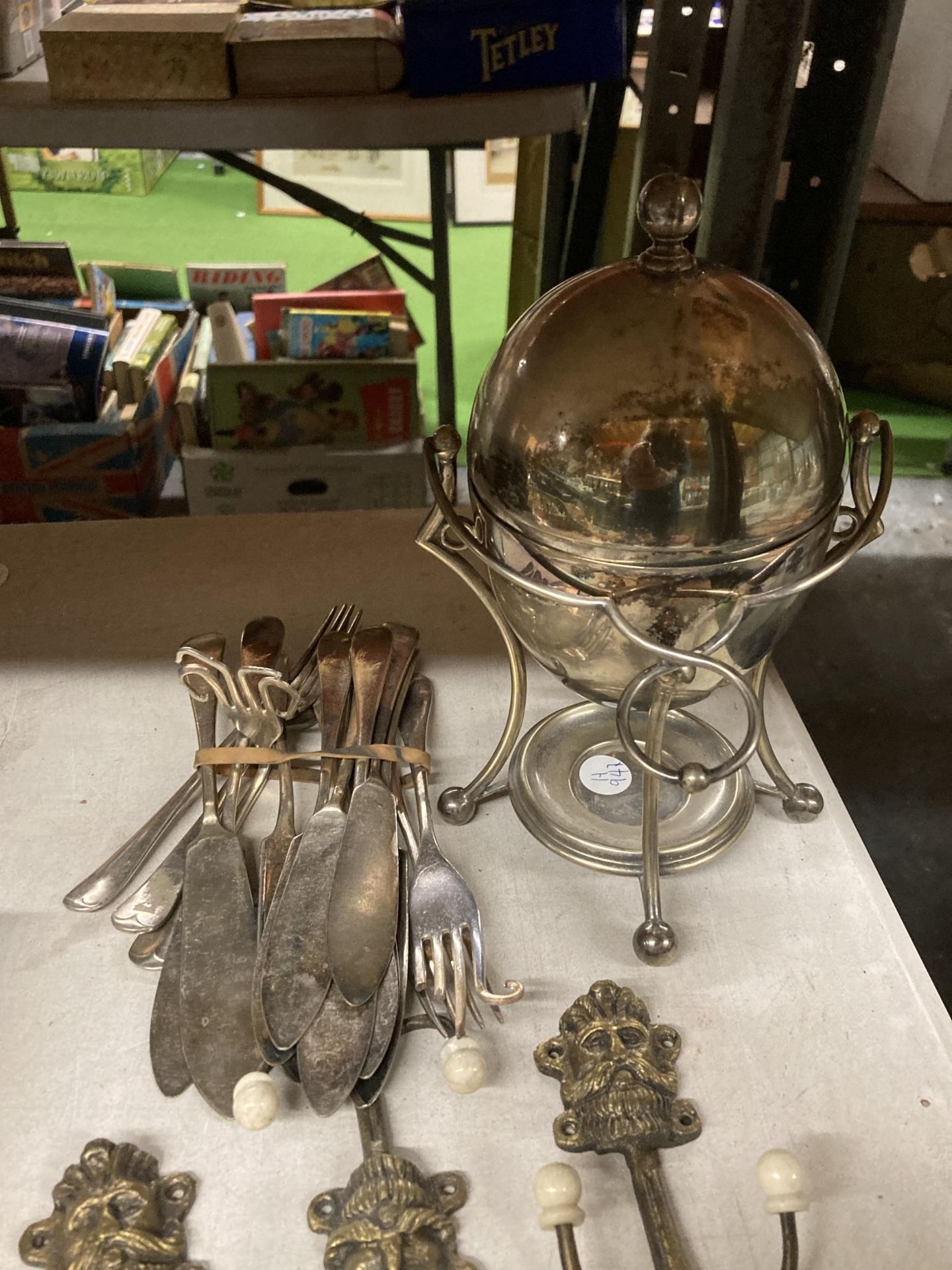 A VINTAGE SILVER PLATED EGG CODDLER, KNIVES, FORKS AND SPOONS, VERY OLD ICE SKATES AND BRASS COAT - Bild 2 aus 4