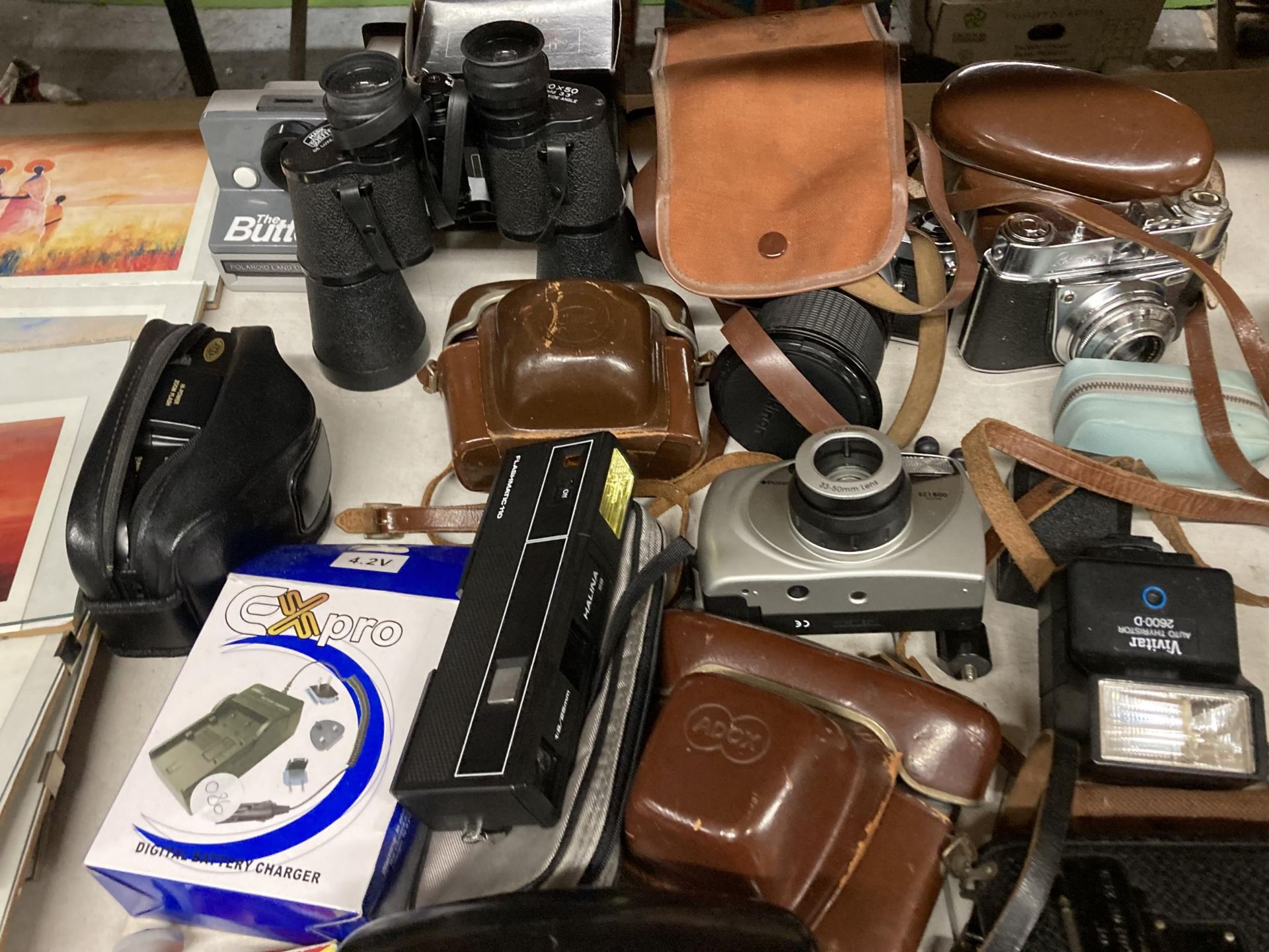 A COLLECTION OF VINTAGE CAMERAS TO INCLUDE HALINA PAULETTE ELECTRIC, KODAK, ADOX, POLAROID EZ1800 - Image 3 of 4