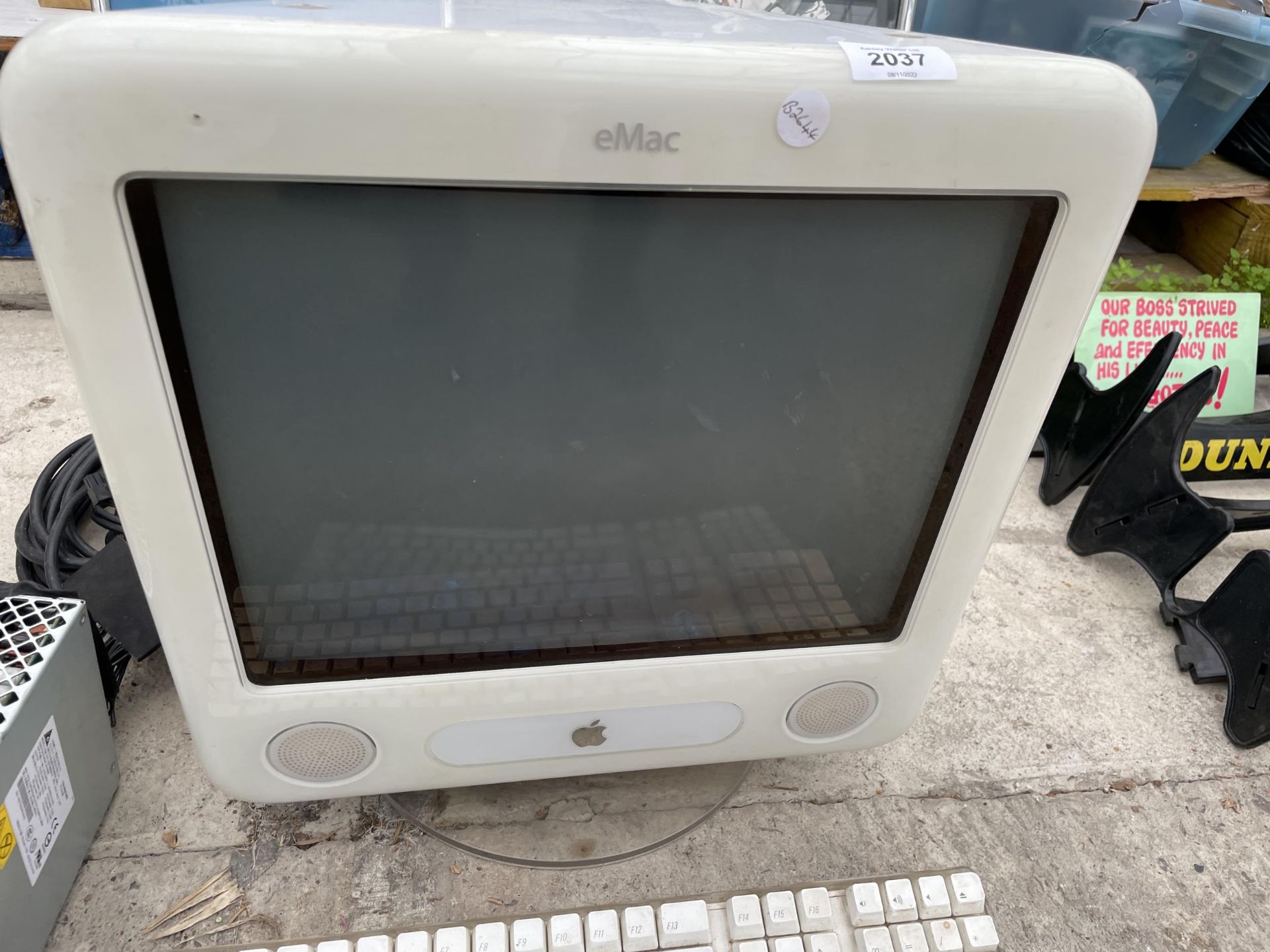 A RETRO APPLE MAC MONITOR, A COMPUTER KEYBOARD AND FURTHER COMPUTER SPARES ETC - Image 2 of 2