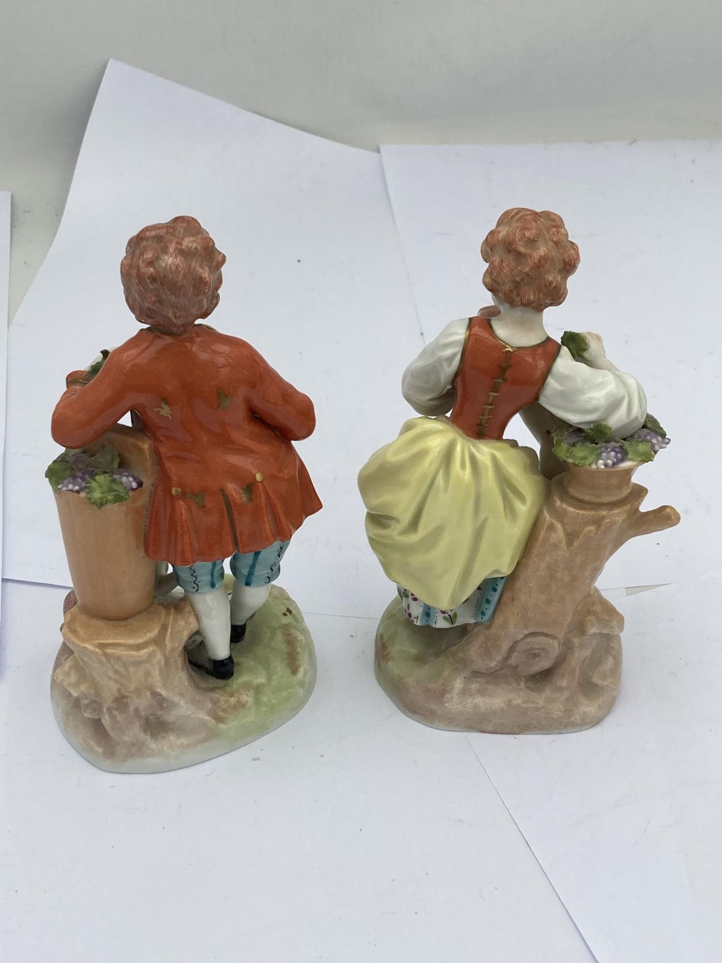 A PAIR OF ANTIQUE CONTINENTAL DRESDEN FIGURES OF BOHYS WITH DOGS, IMPRESSED MARKS TO BASE - Image 4 of 5