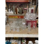 A MIXED LOT OF GLASSWARE TO INCLUDE SIX BRANDY GLASSES ETC