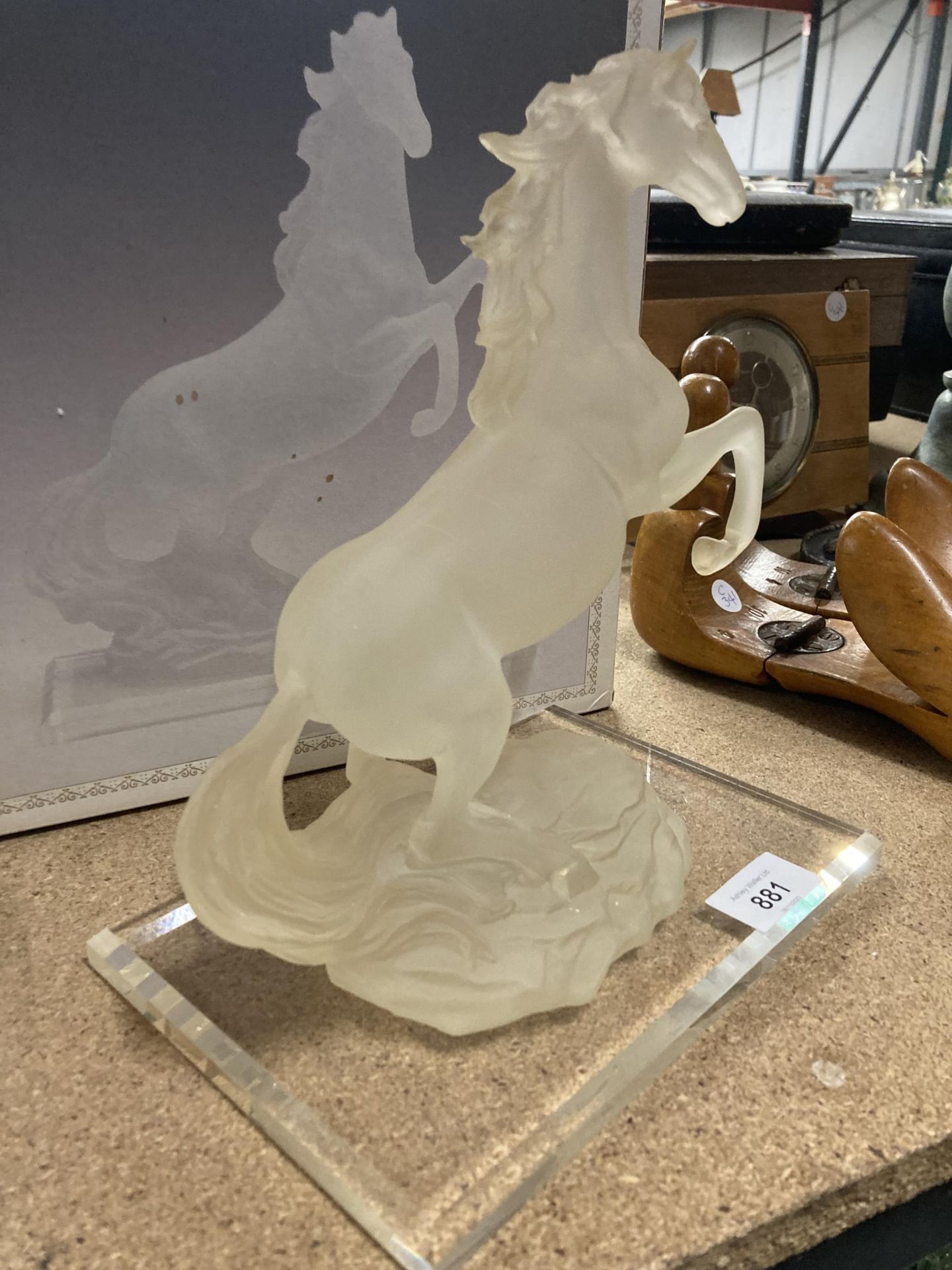 A BOXED REARING HORSE FIGURE FROM 'THE STARLIGHT COLLECTION' - Bild 2 aus 3