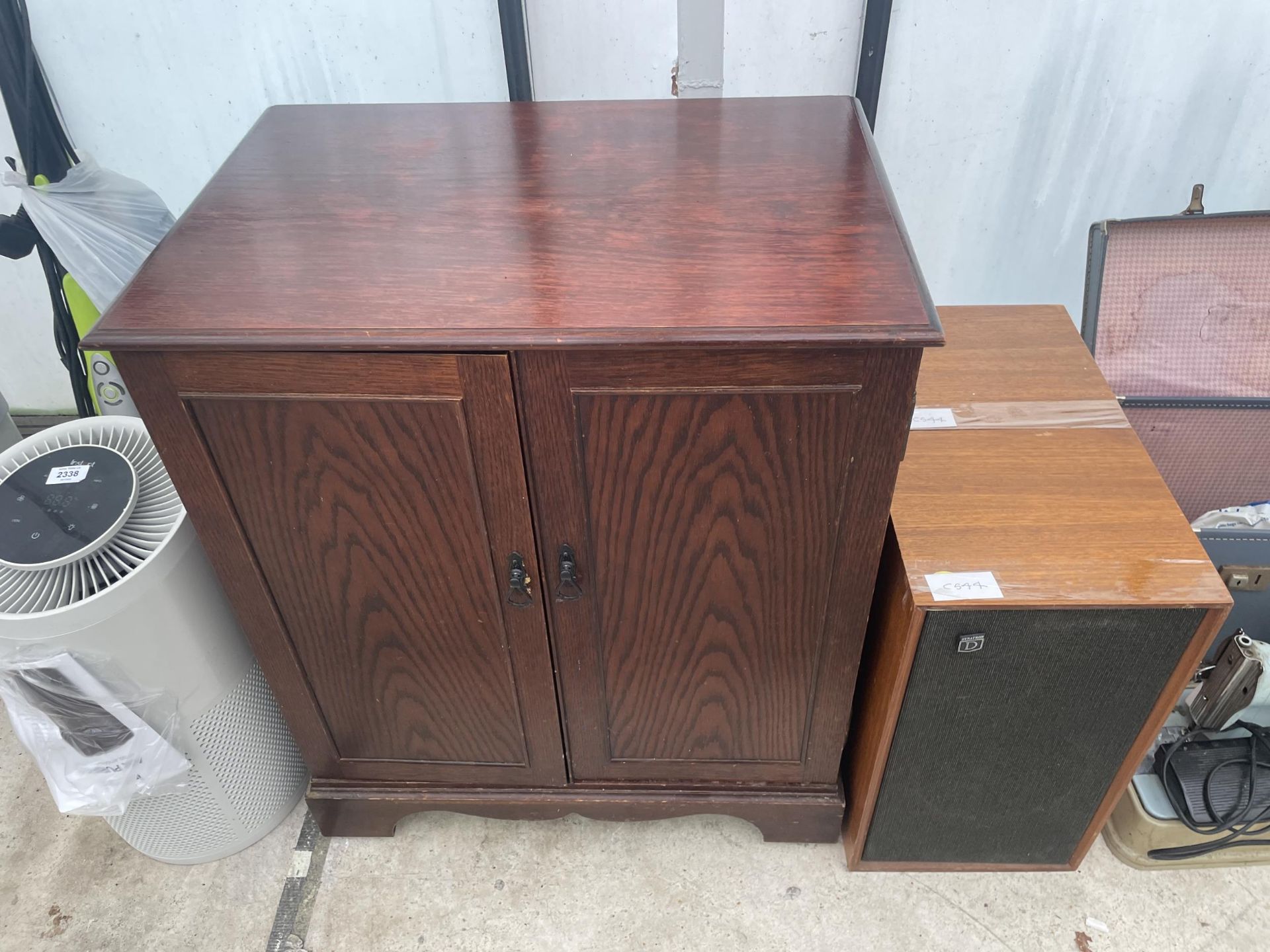 A DYNATRON SRX32 STEREO PLAYER AND A PAIR OF WOODEN CASED DYNATRON SPEAKERS - Bild 5 aus 5