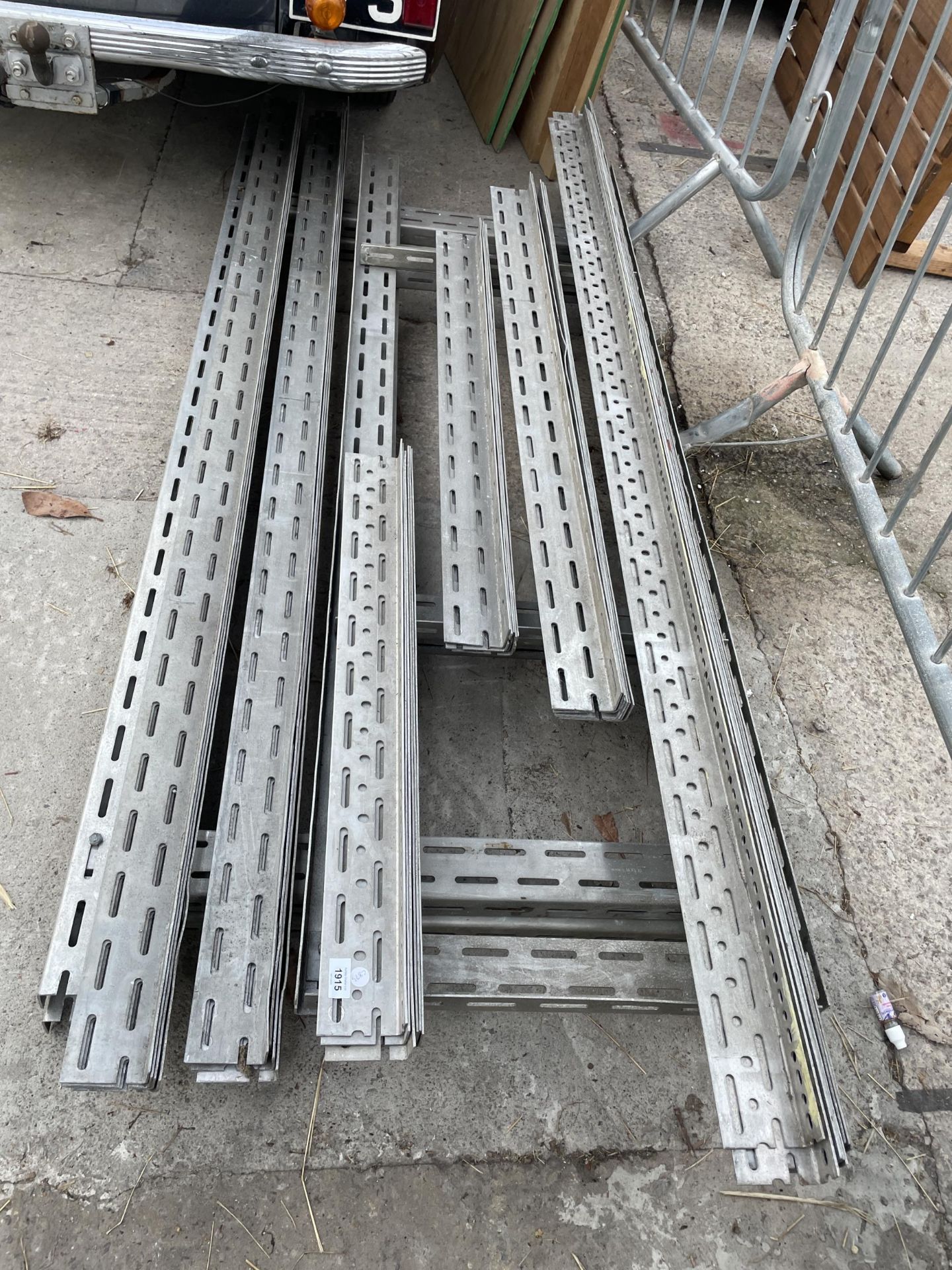 A LARGE QUANTITY OF METAL RACKING