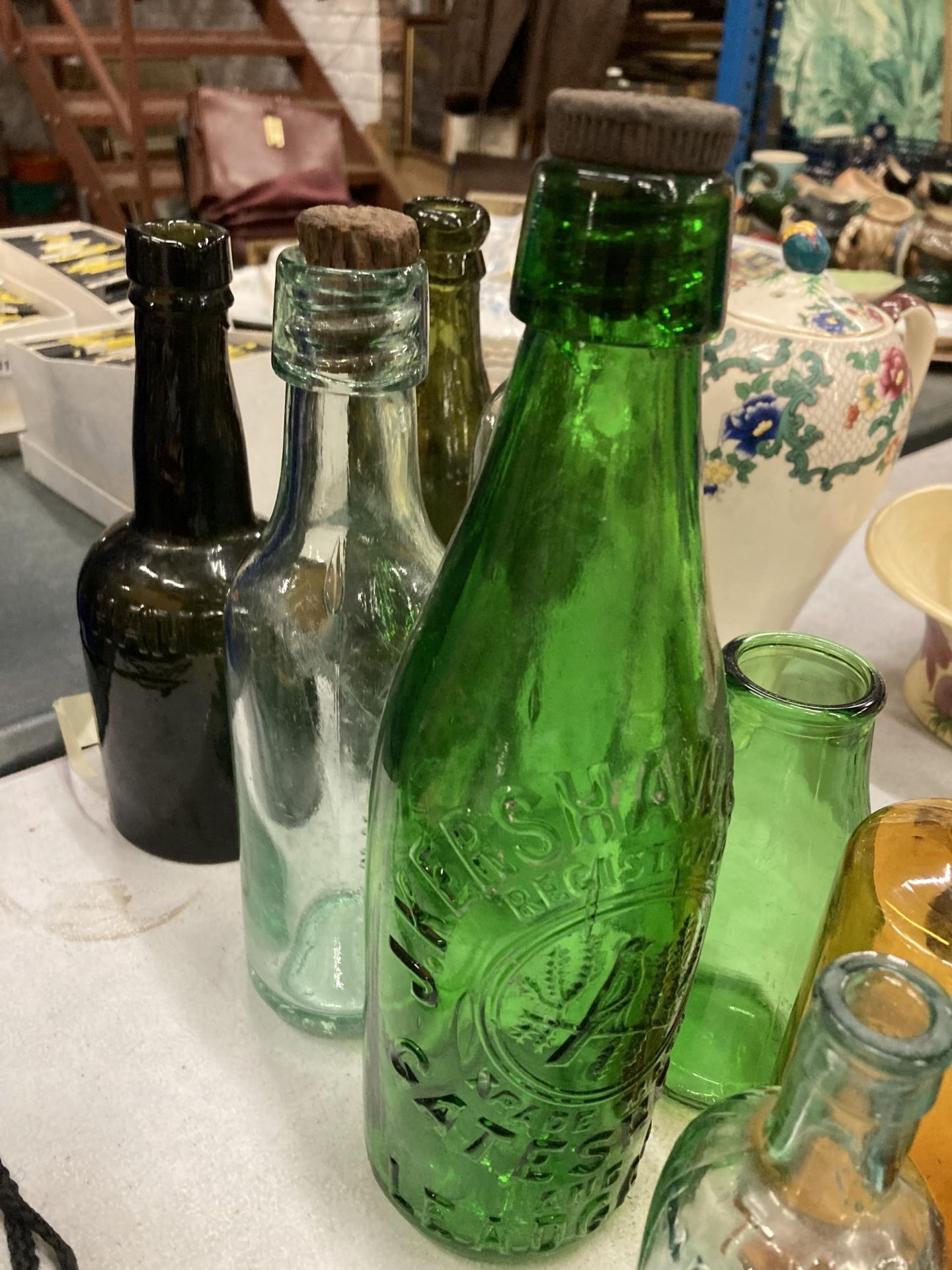 A COLLECTION OF VINTAGE BOTTLES TO INCLUDE SOME WITH ADVERTISING - Image 2 of 4