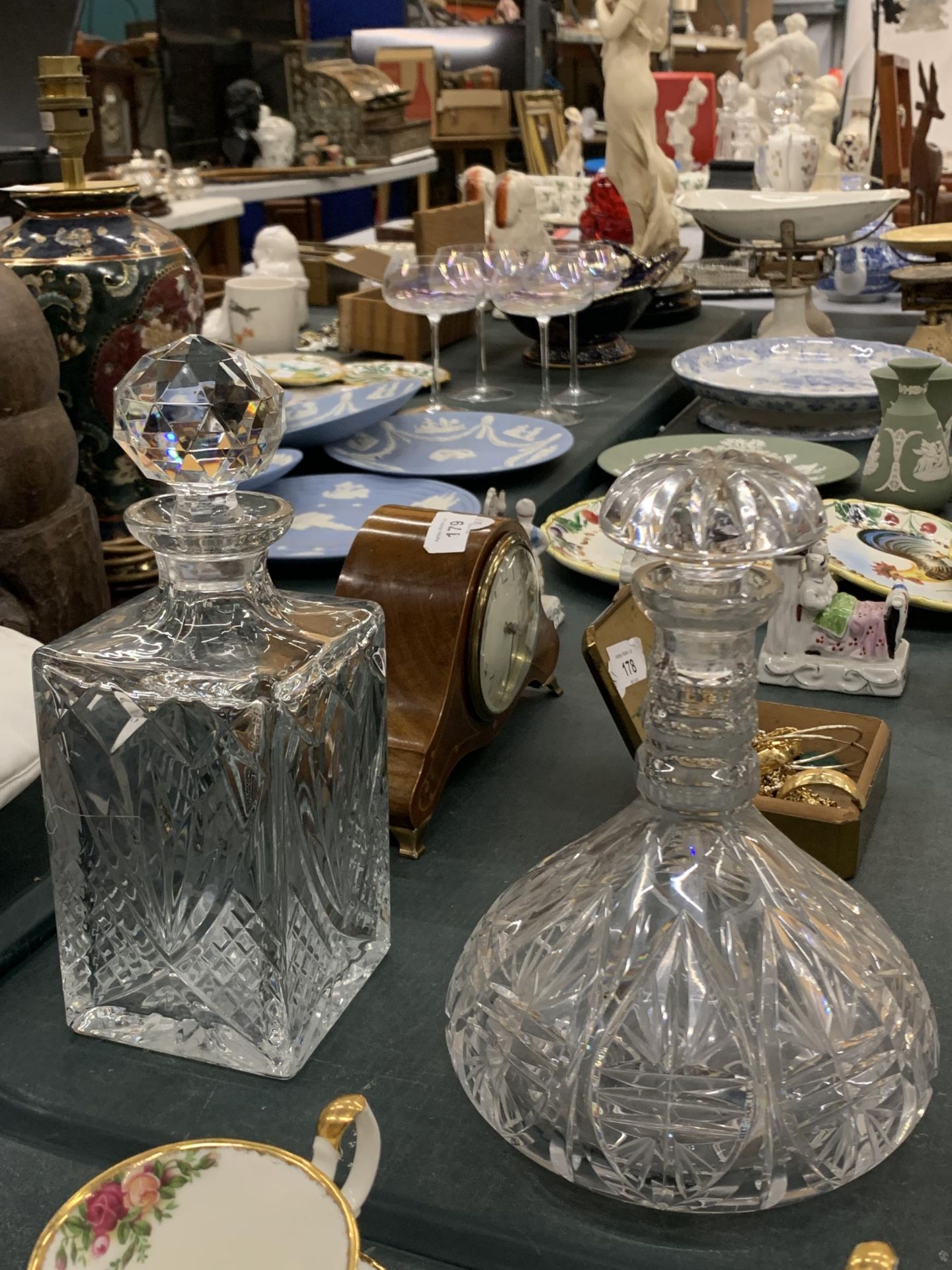 A GROUP OF FOUR CUT GLASS DECANTERS - Bild 3 aus 3