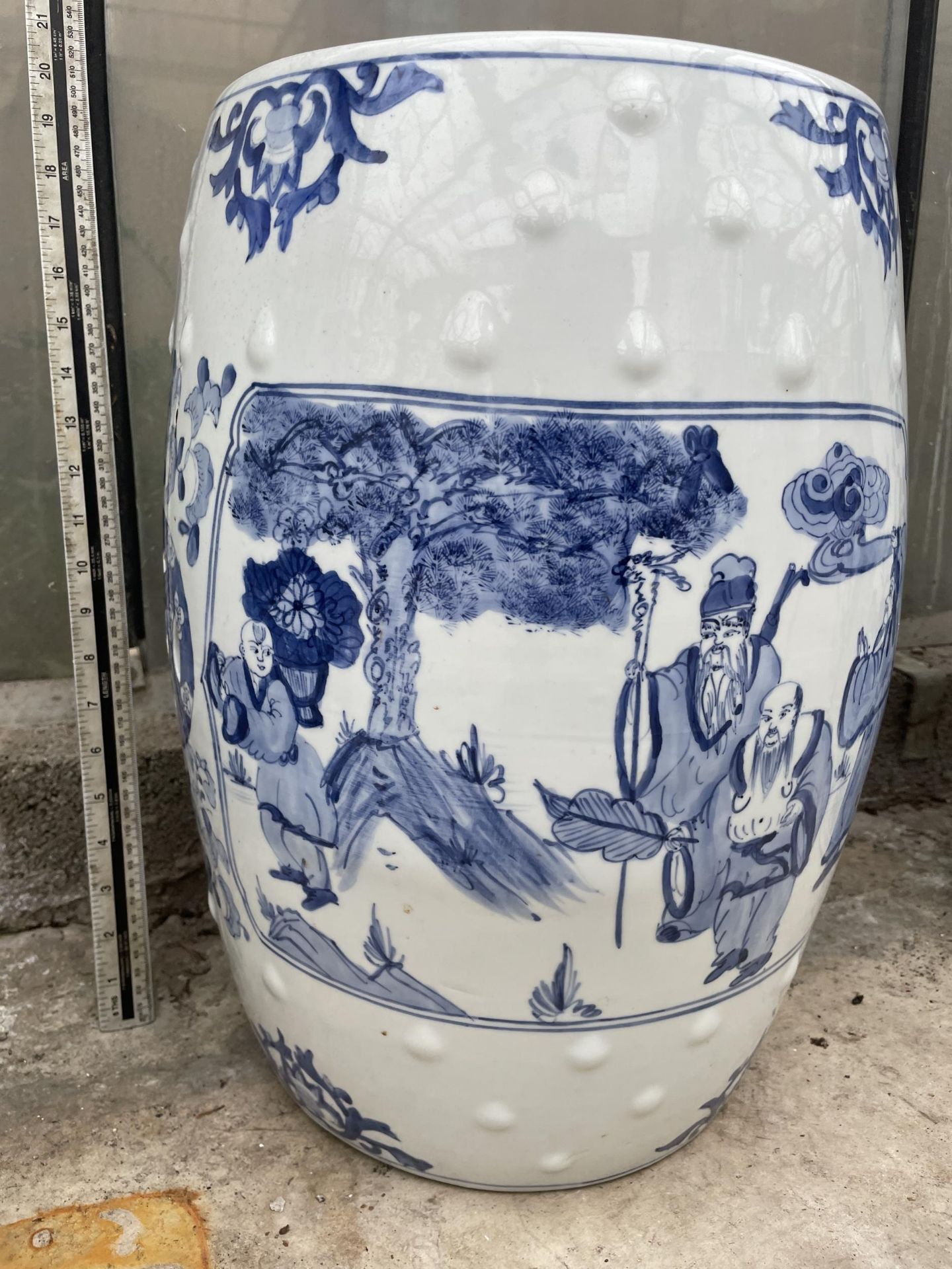 A BLUE AND WHITE ORIENTAL STYLE CERAMIC STOOL (H:47CM) - Image 2 of 4