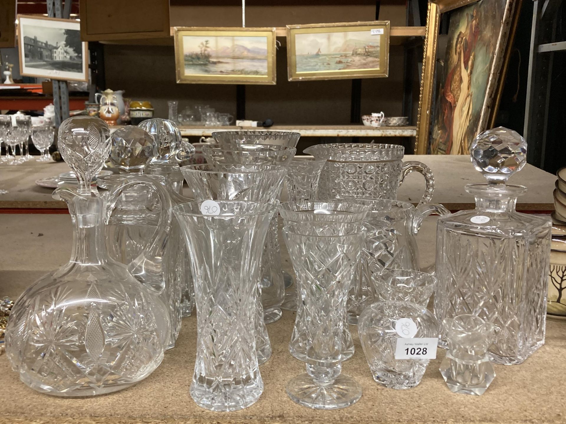 A MIXED LOT OF CUT GLASSWARE TO INCLUDE DECANTERS ETC