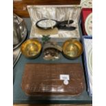 A LEATHER CASED GENTLEMAN'S GROOMING SET, TWO BRASS BOWLS WITH 'CUNARD COMPANY' INSCRIPTION TO THE