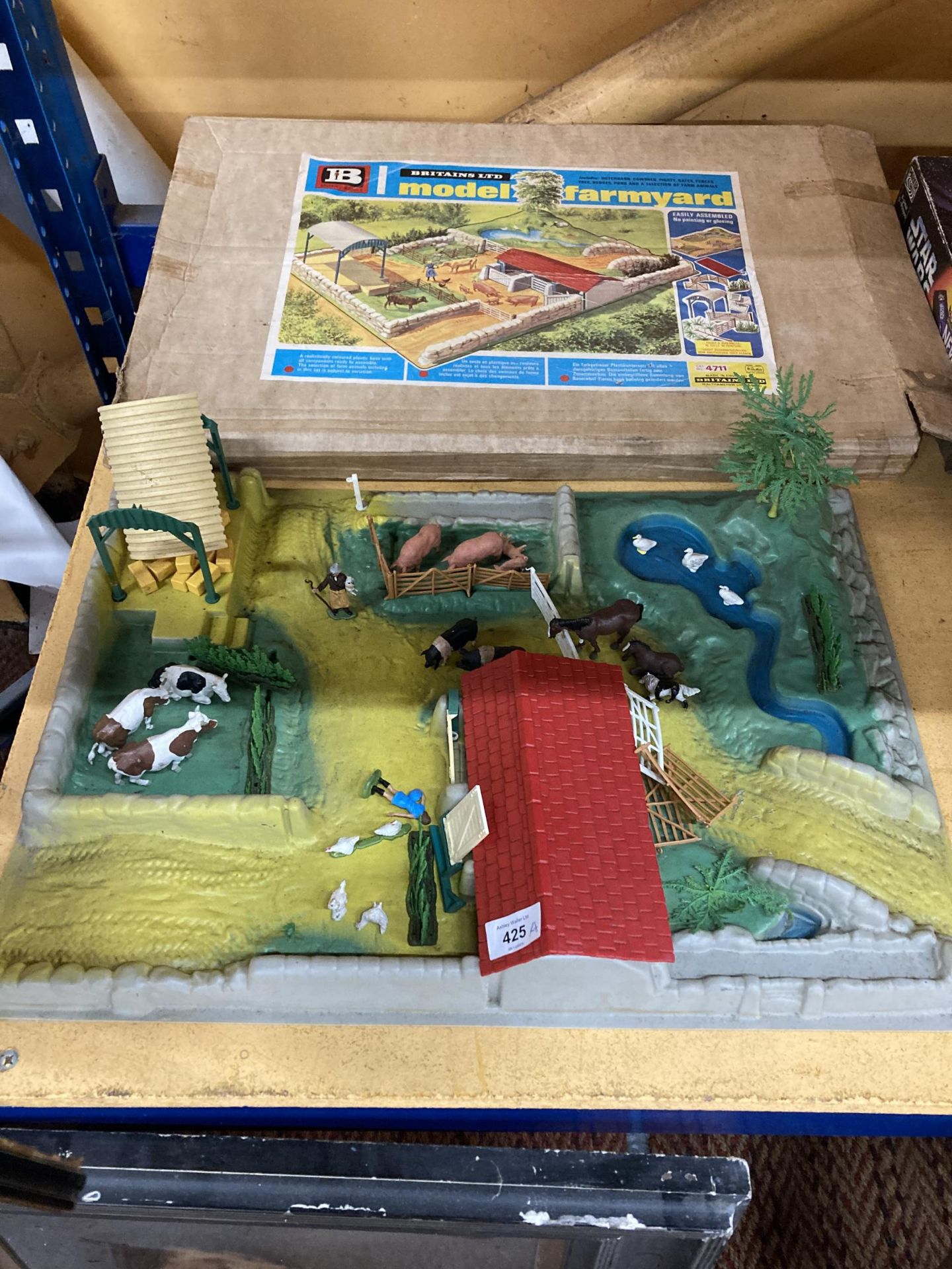 A COMPLETE ORIGINAL BRITIANS MODEL FARM YARD NO 4711 FROM THE LATE 1970'S WITH ORIGINAL BOX