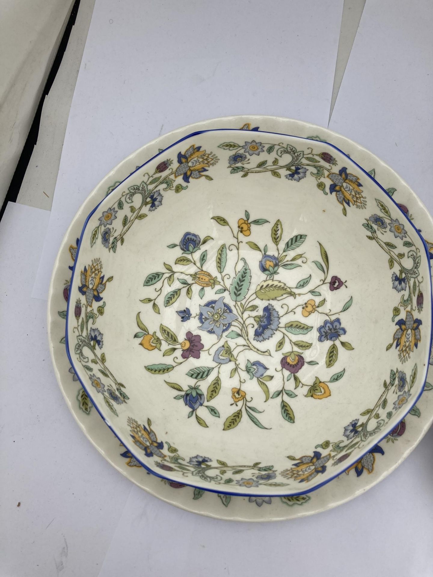 A GROUP OF MINTON HADDON HALL BLUE ITEMS - FRUIT BOWL ETC - Image 6 of 7