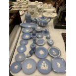 A COLLECTION OF WEDGWOOD BLUE JASPERWARE ITEMS - TEAPOT, PIN DISHES ETC