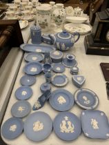 A COLLECTION OF WEDGWOOD BLUE JASPERWARE ITEMS - TEAPOT, PIN DISHES ETC