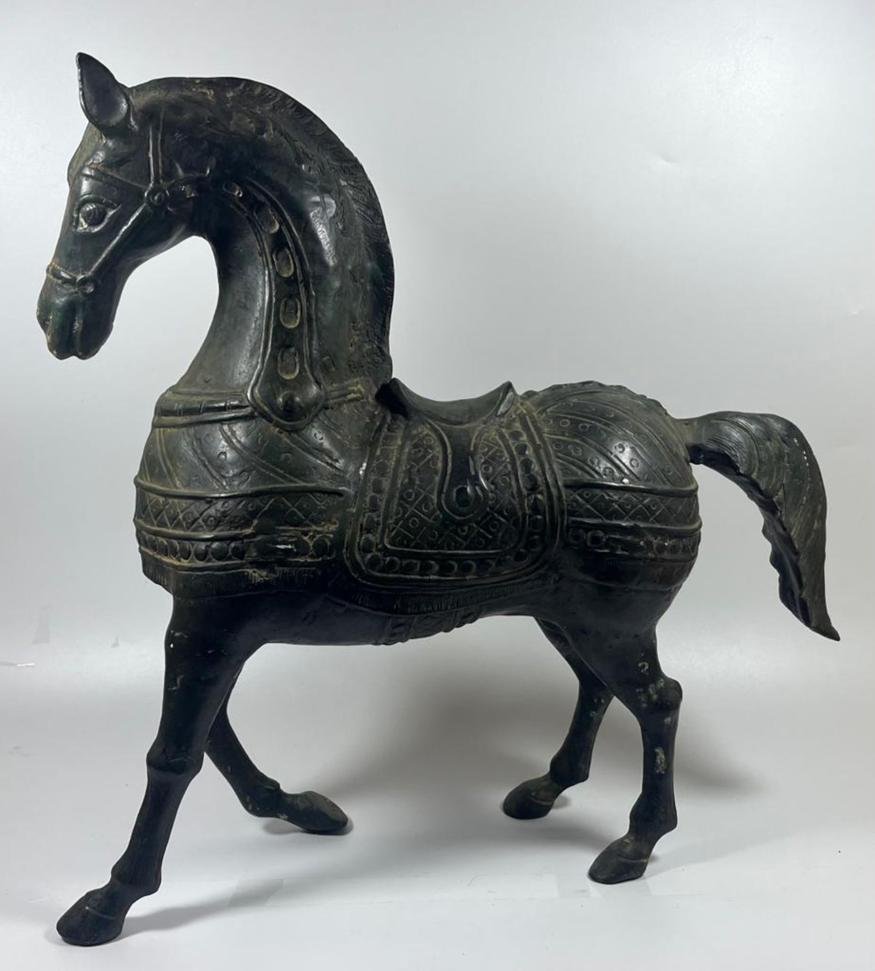 AN IMPRESSIVE LARGE PAIR OF ORIENTAL CHINESE BRONZE HORSES, HEIGHT 39CM - Image 4 of 10