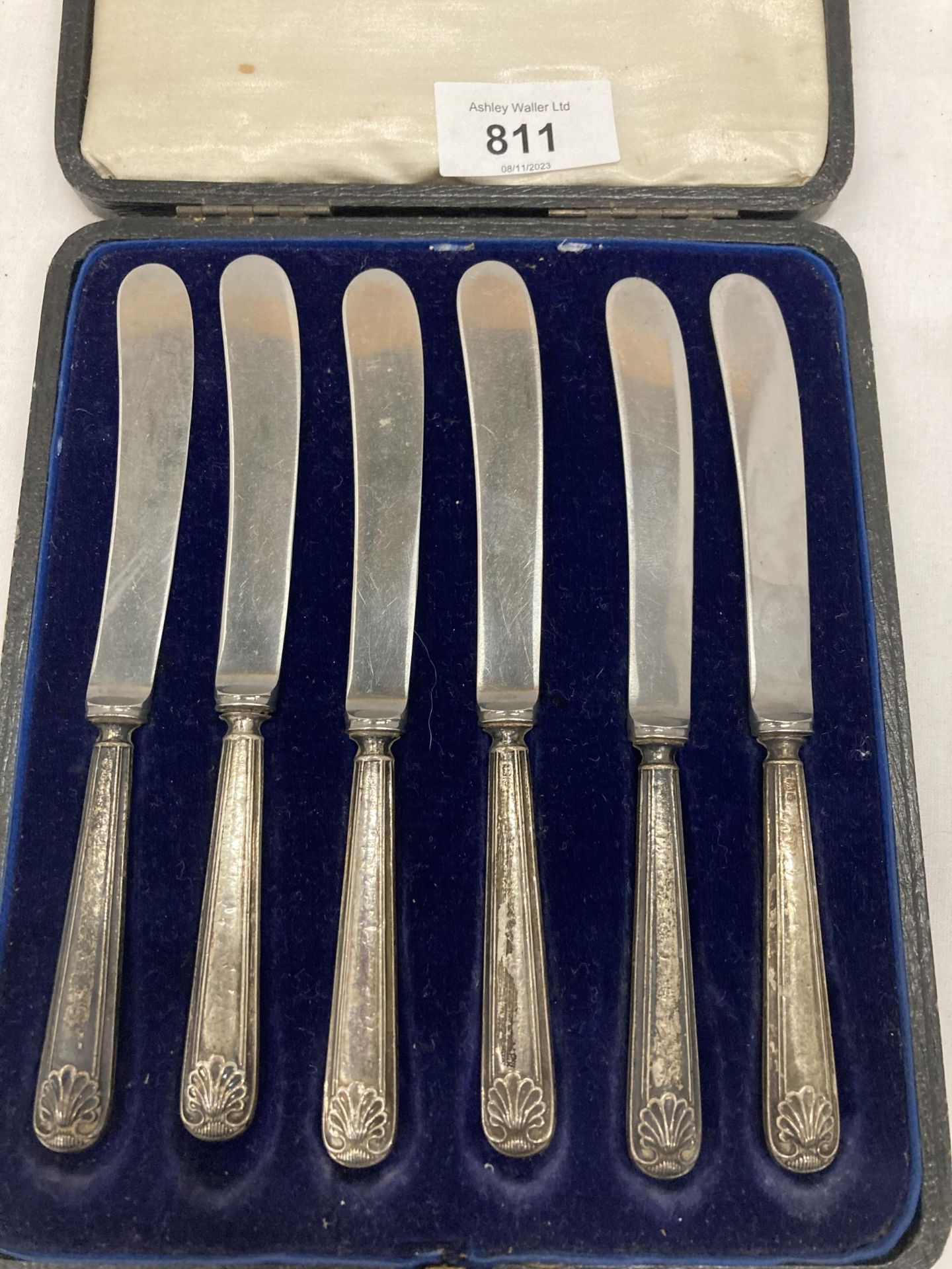 A VINTAGE SET OF SIX SILVER HANDLED KNIVES, BOXED - Image 2 of 4