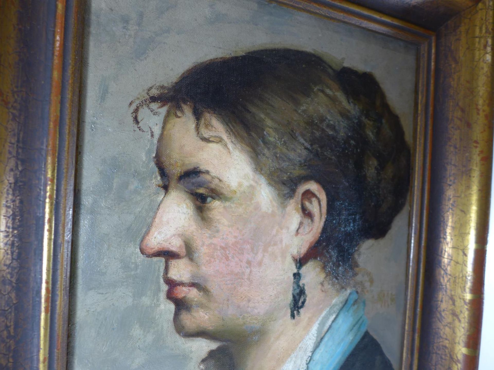 A LATE 19TH/EARLY 20TH CENTURY PORTRAIT OF A YOUNG LADY, OIL ON CANVAS, BEARS MONOGRAM H.M, 41 X - Image 3 of 6