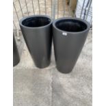 A PAIR OF MODERN LECHUZA FIBRE GLASS INDOOR/OUTDOOR PLANTERS COMPLETE WITH INSERTS (H:75CM)