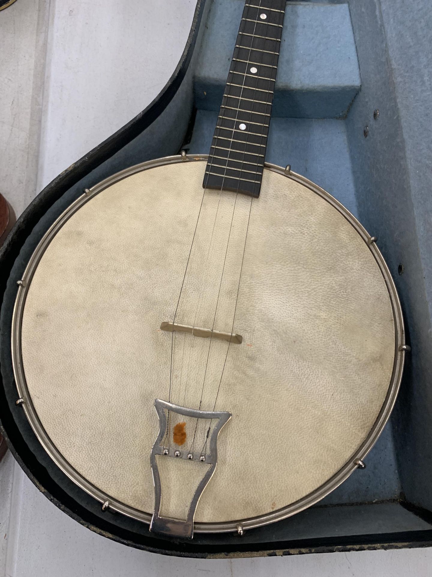 A BRITISH MADE VINTAGE CASED BANJO - Image 6 of 10