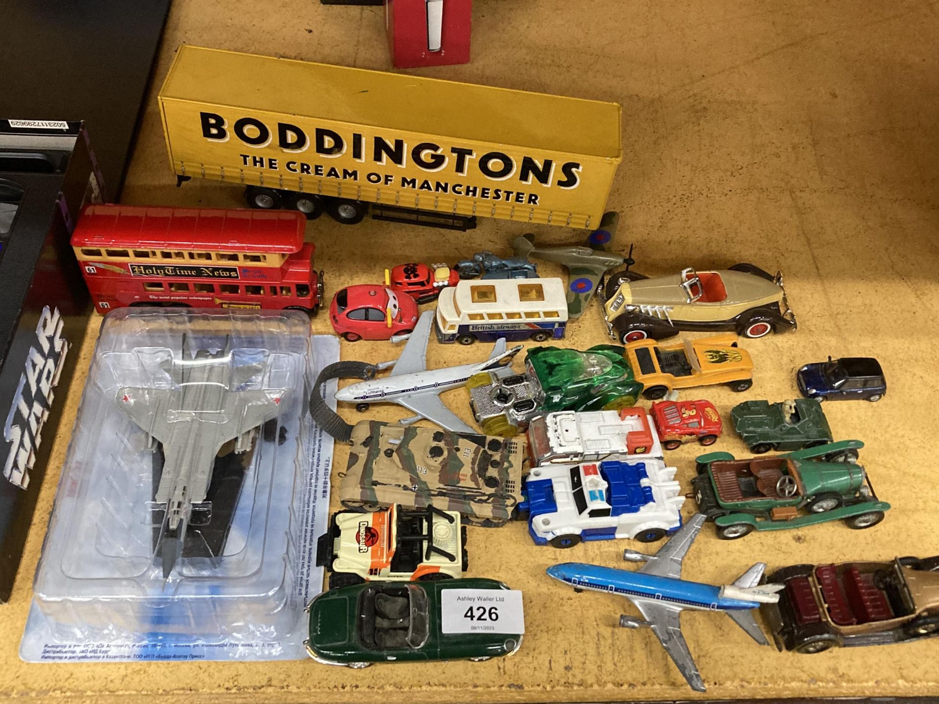 A COLLECTION OF DIE-CAST MILITARY AND OTHER VEHICLES, TO INCLUDE CORGI, LESNEY, ETC