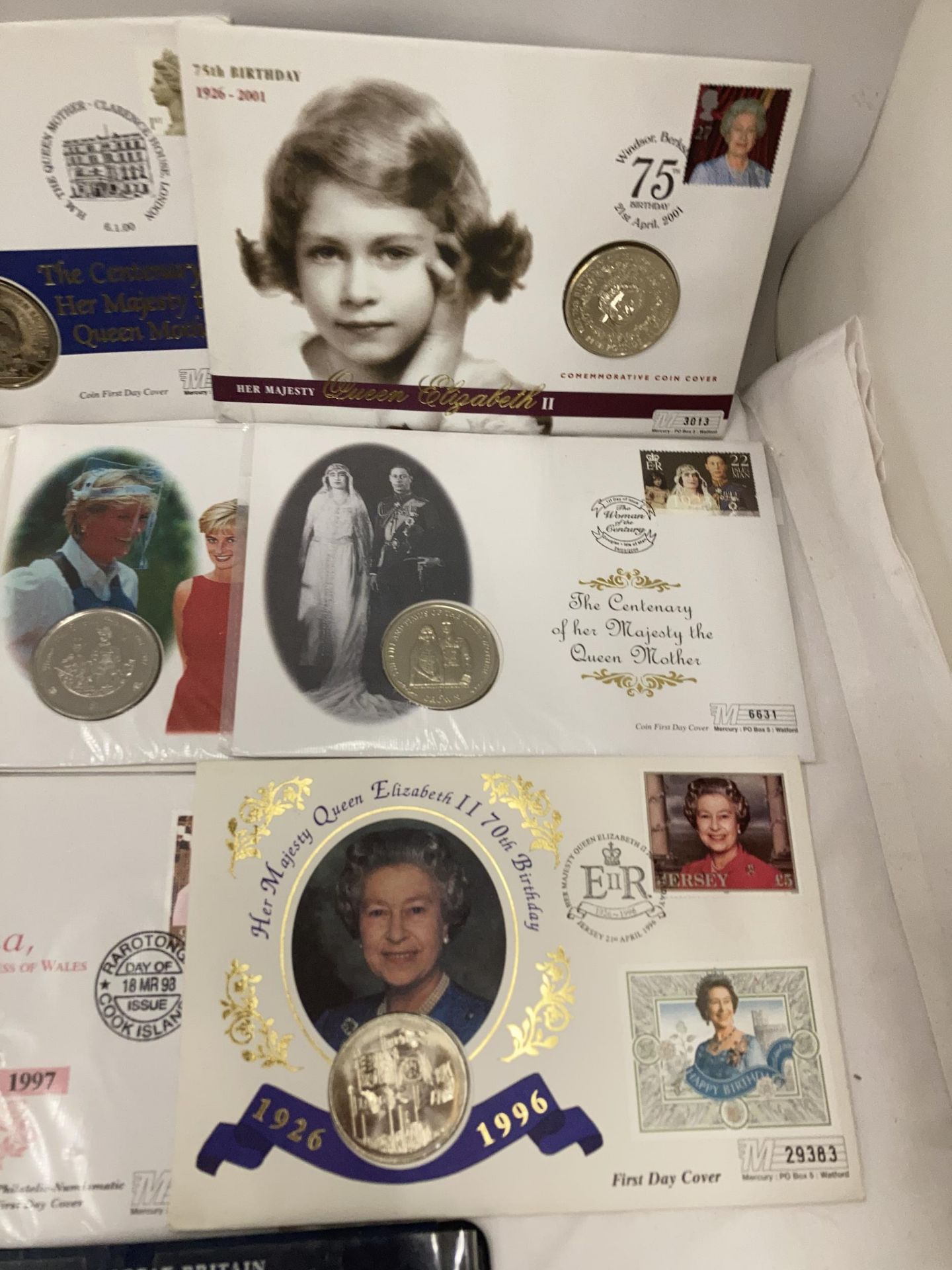 A COLLECTION OF COMMEMORATIVE FIRST DAY COVER COIN SETS WITH COINS OF GREAT BRITAIN COIN SET - Image 5 of 6