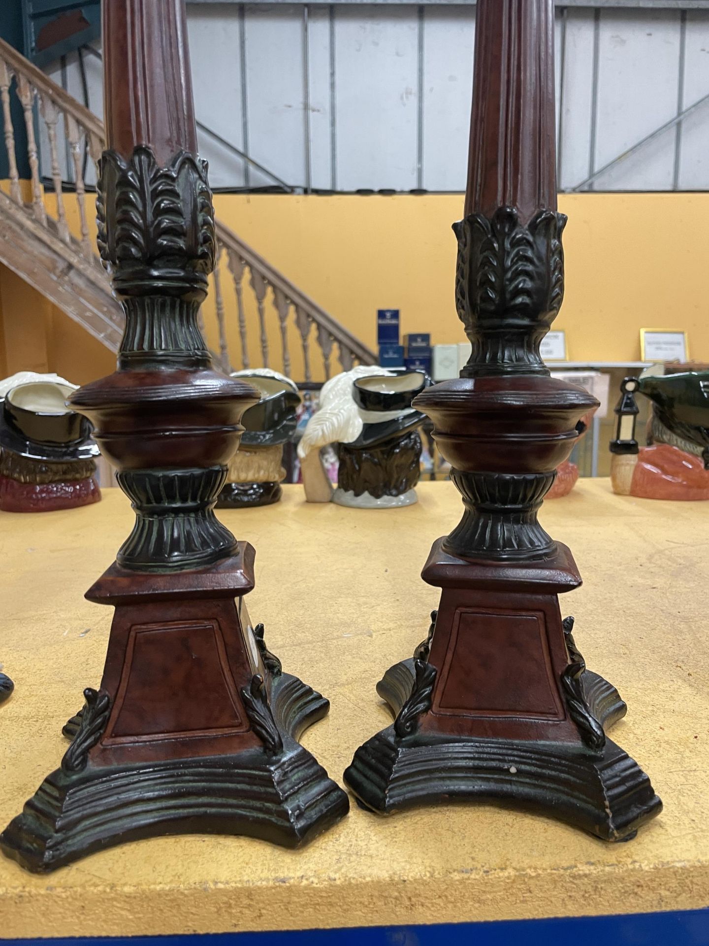A PAIR OF MODERN ORNATE CANDLE HOLDERS - Image 2 of 3