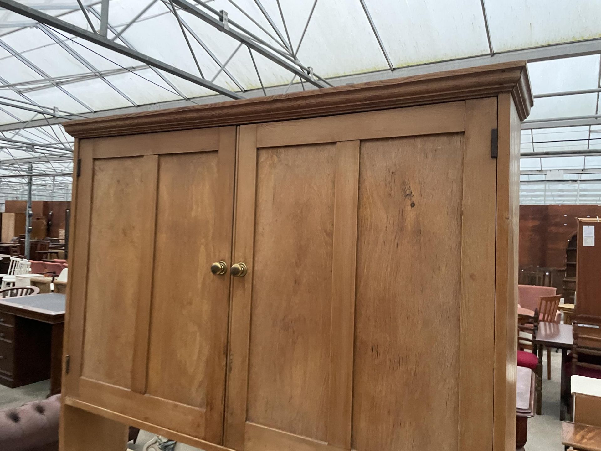 A VICTORIAN PINE KITCHEN DRESSER ENCLOSING SIX DRAWERS AND CUPBOARD TO THE BASE, WITH SYCAMORE TOP - Image 2 of 5