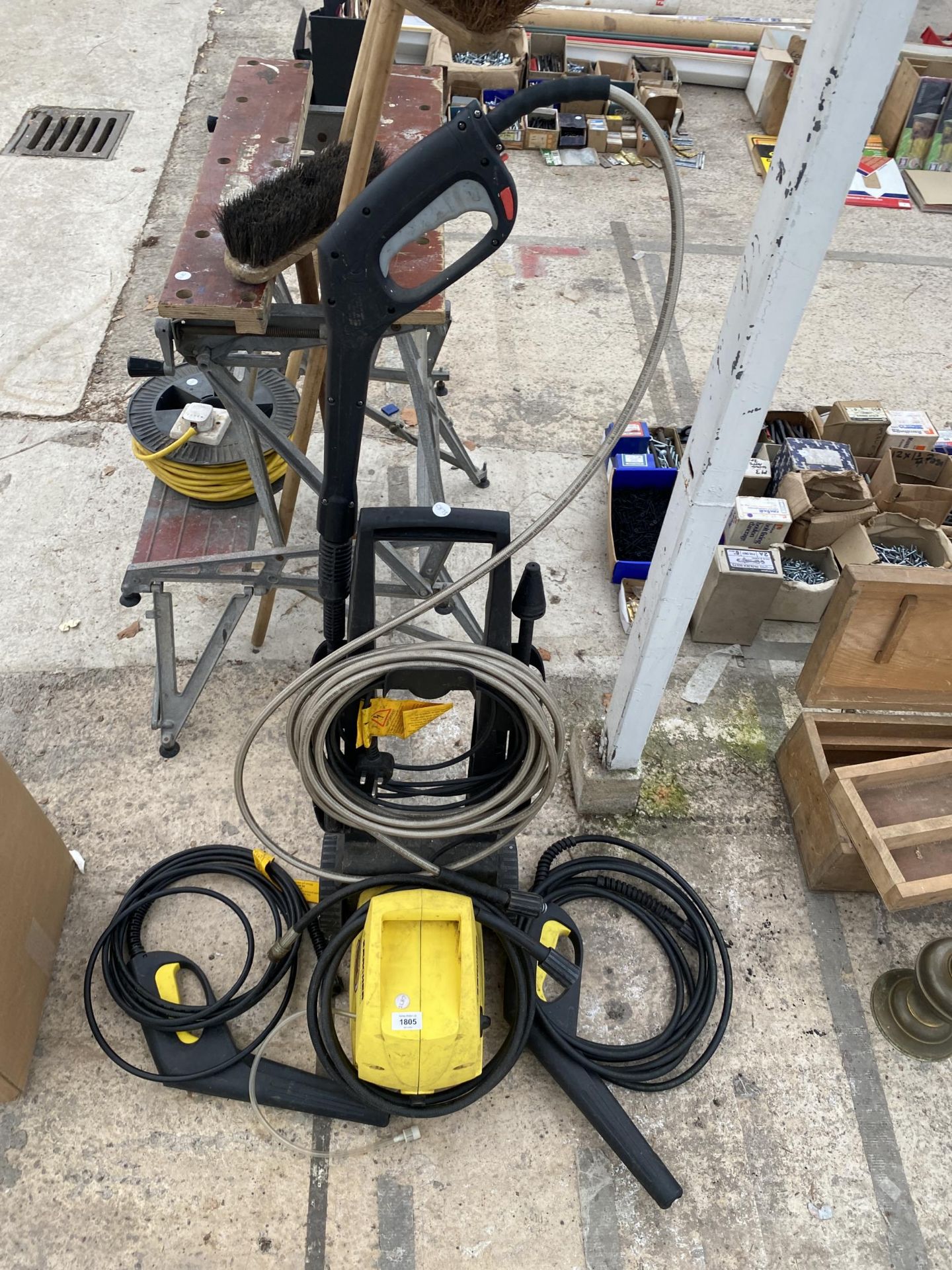 A KARCHER B302 ELECTRIC PRESSURE WASHER