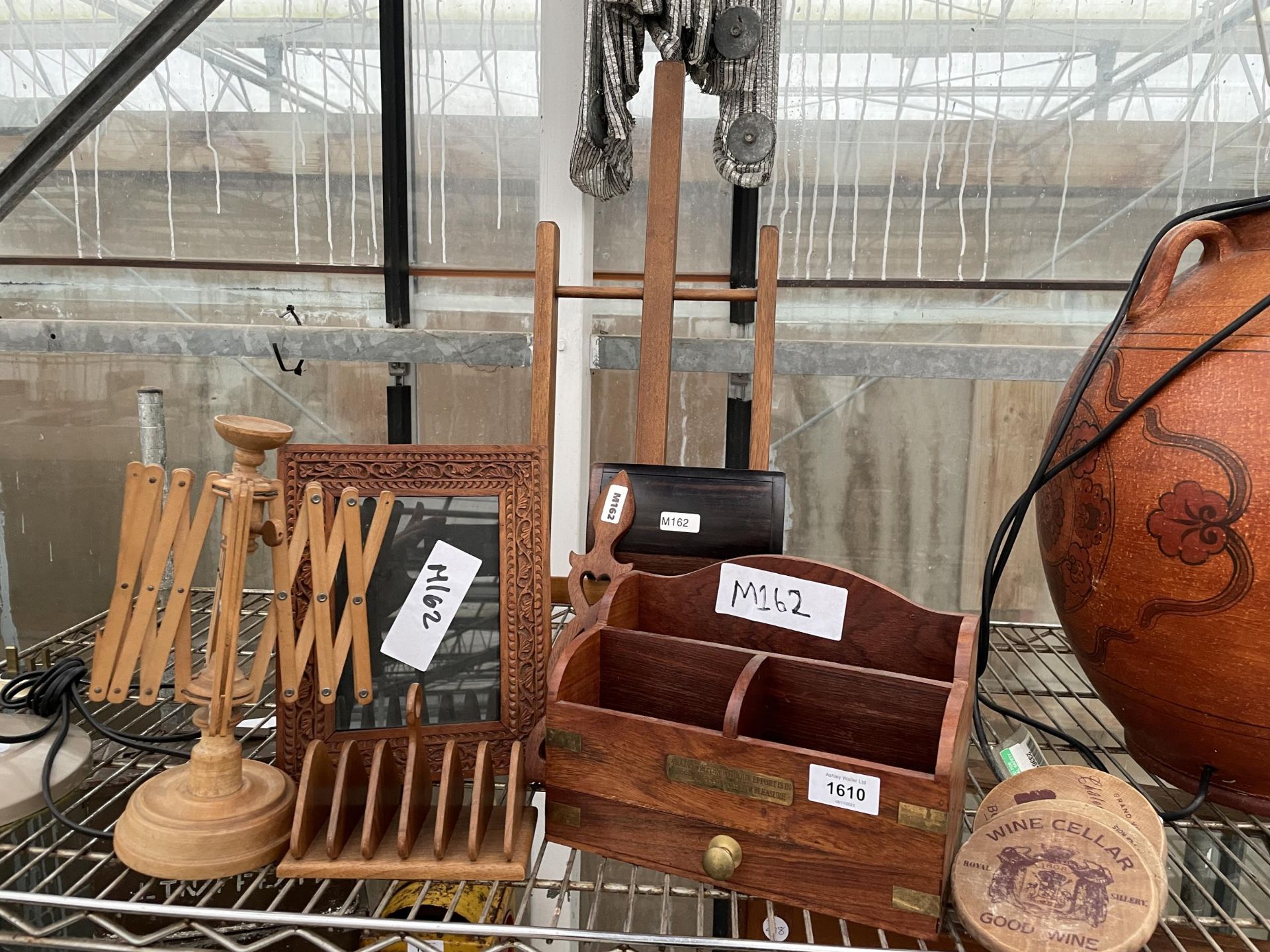 AN ASSORTMENT OF ITEMS TO INCLUDE A WOODEN DESK TIDY, AN ARTISITS EASEL AND PICTURE FRAMES ETC