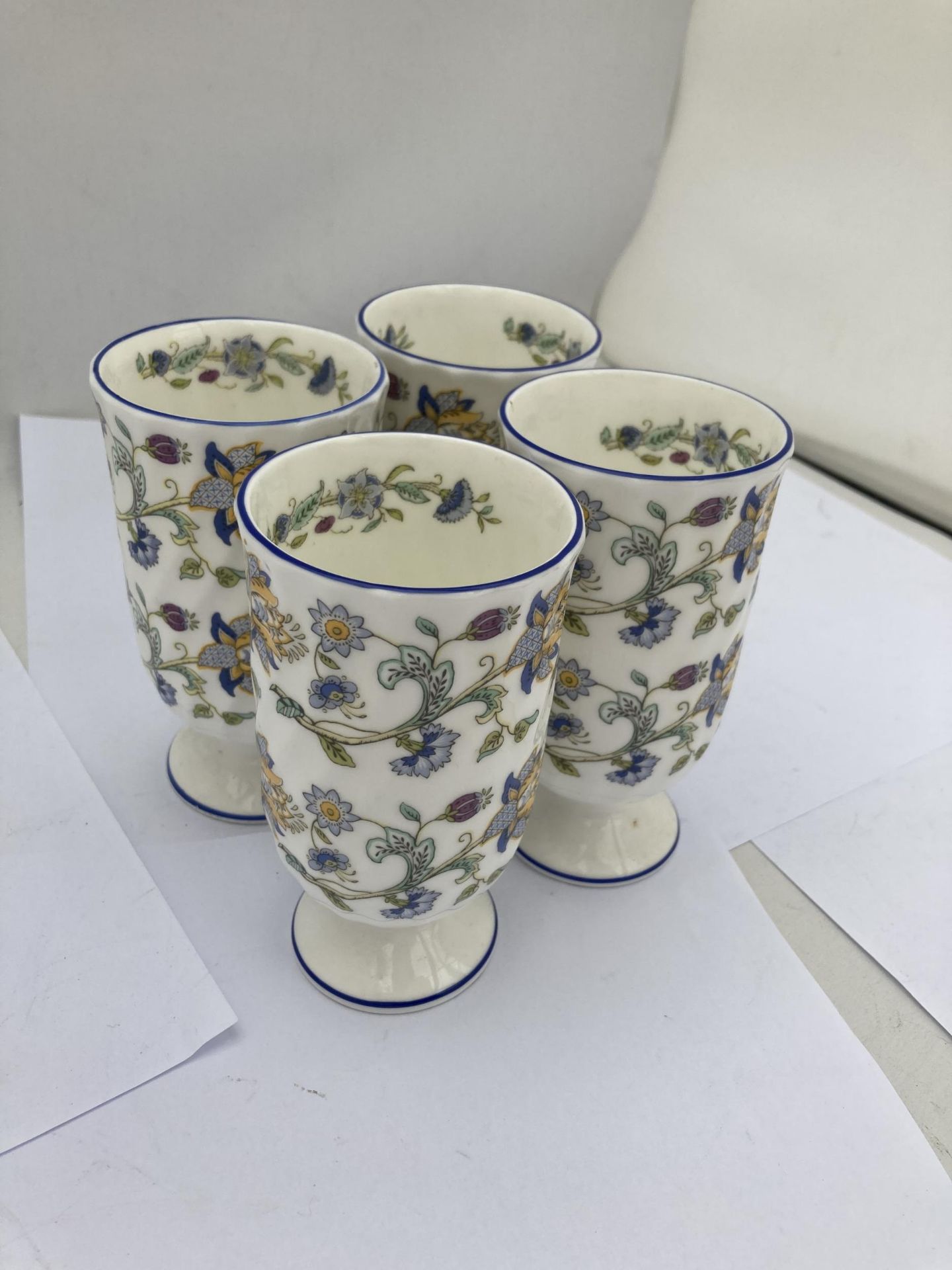 A SET OF FOUR MINTON HADDON HALL BLUE GOBLET CUPS - Image 2 of 3