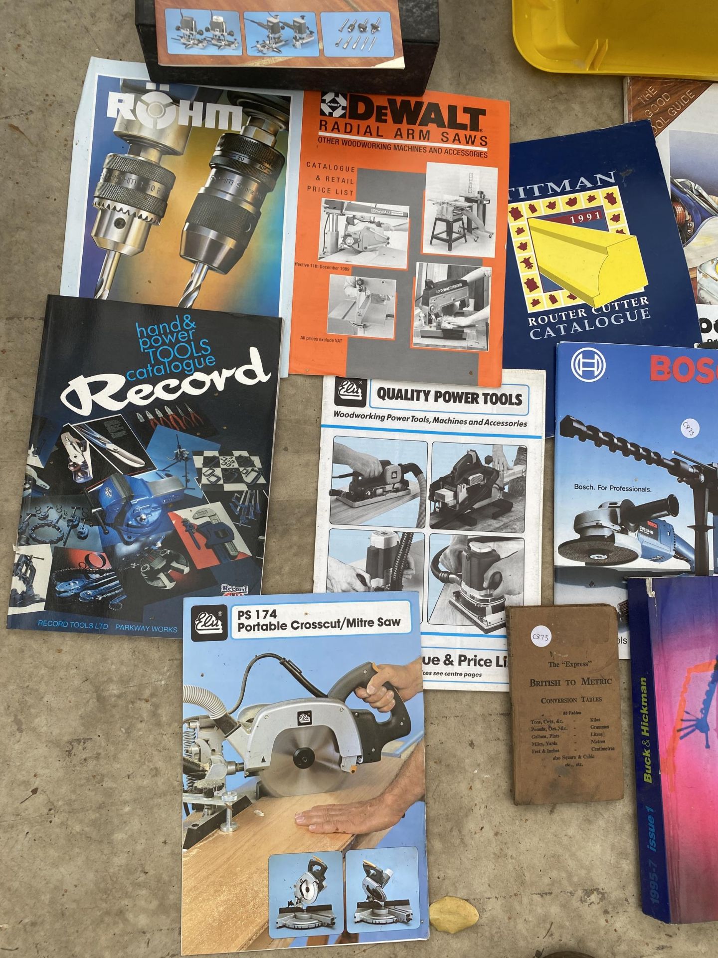 AN ASSORTMENT OF TOOL AND DIY MANUALS AND BOOKS ETC - Image 4 of 4