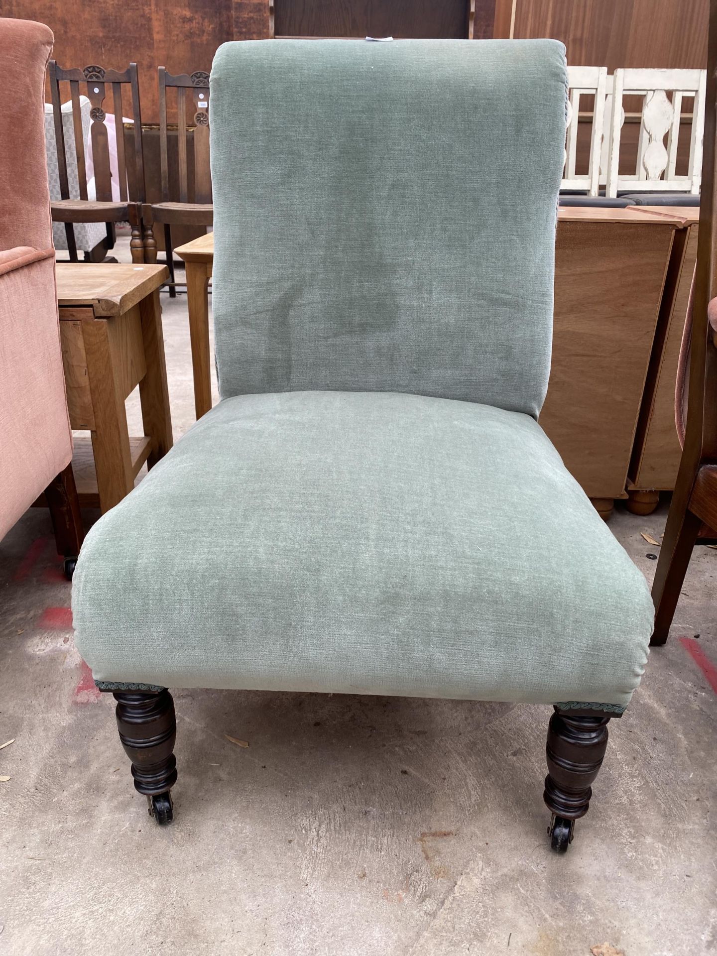 A LATE VICTORIAN ARMLESS NURSING CHAIR ON TURNED FRONT LEGS - Image 2 of 4
