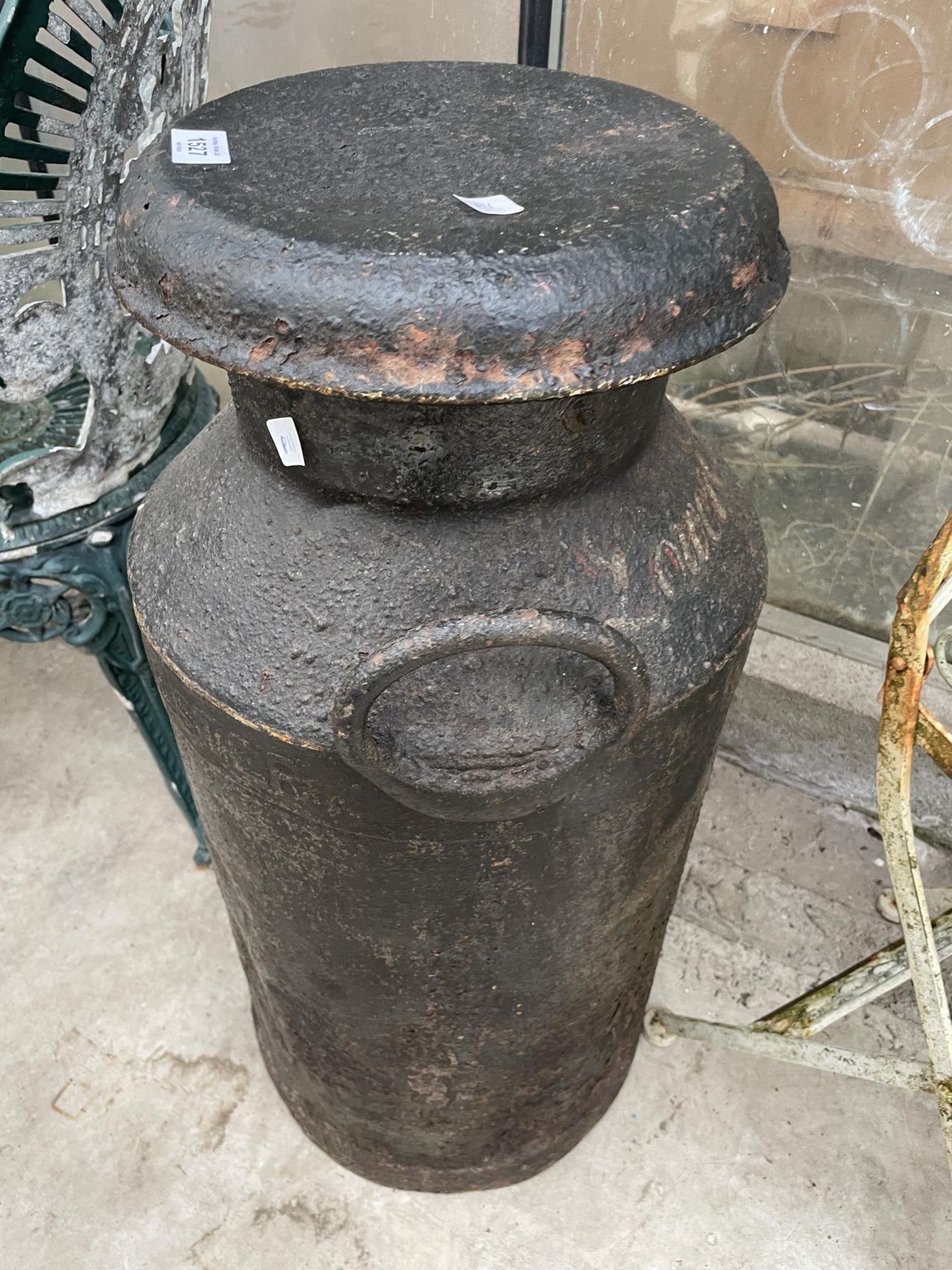 A VINTAGE CAST IRON MILK CHURN WITH LID - Image 2 of 4