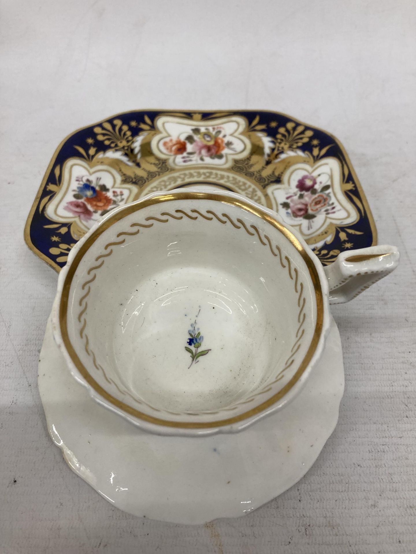 A 19TH CENTURY COBALT BLUE, GILT AND HAND PAINTED FLORAL CUP, SAUCER AND SIDE PLATE TRIO - Image 4 of 4