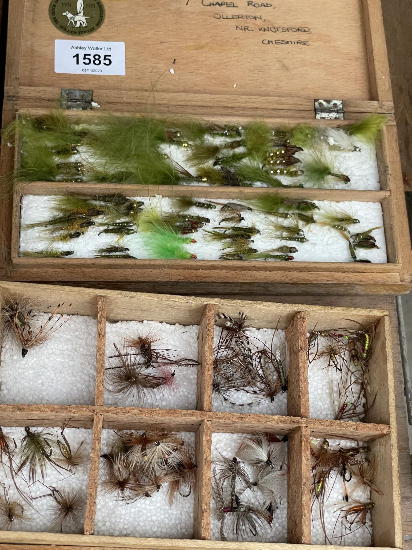 A LARGE ASSORTMENT OF CASED FLY FISHING FLIES - Bild 4 aus 4