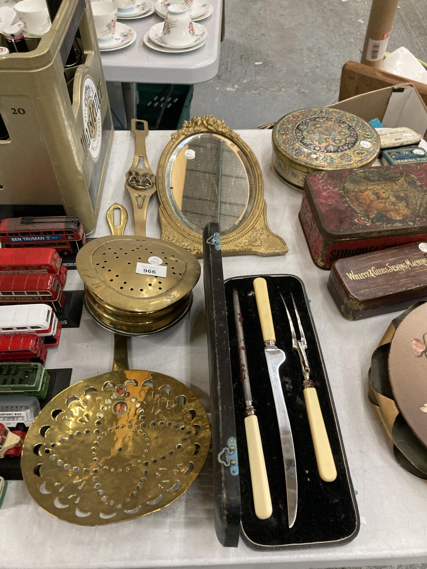 A QUANTITY OF BRASS ITEMS TO INCLUDE A CHESTNUT ROASTER, SKILLET SIEVE, SMALL GILT FRAMED WALL