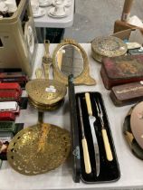 A QUANTITY OF BRASS ITEMS TO INCLUDE A CHESTNUT ROASTER, SKILLET SIEVE, SMALL GILT FRAMED WALL